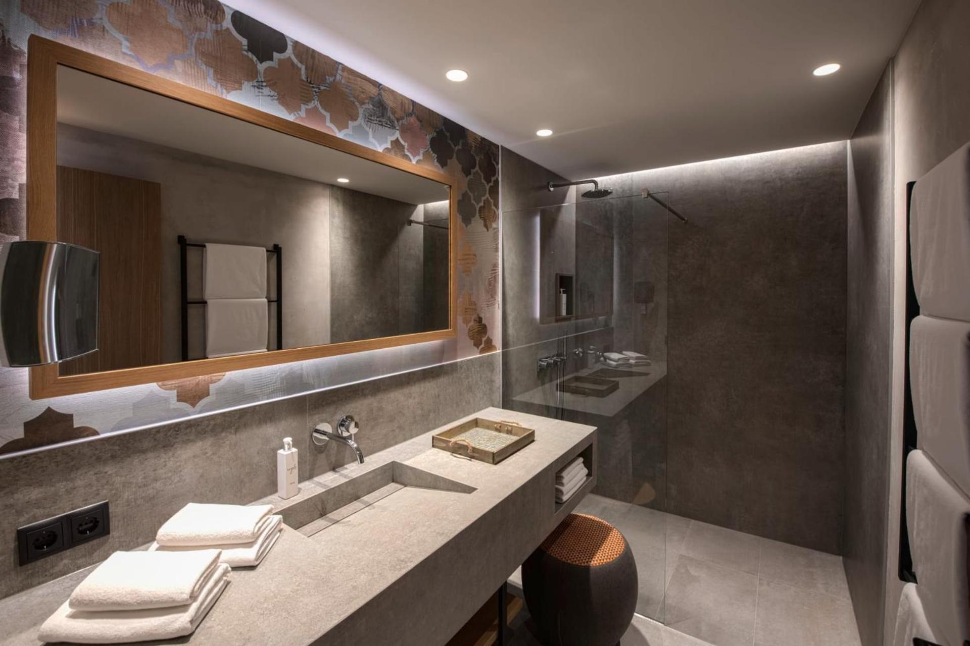 Suite with Mountain View - Photo 3