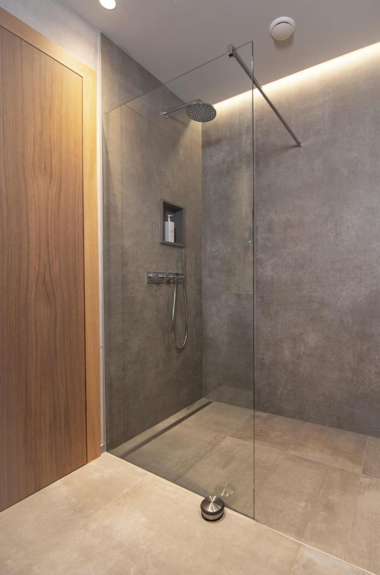 Double Room with Balcony (2 Adults + 1 Child) - Photo 3