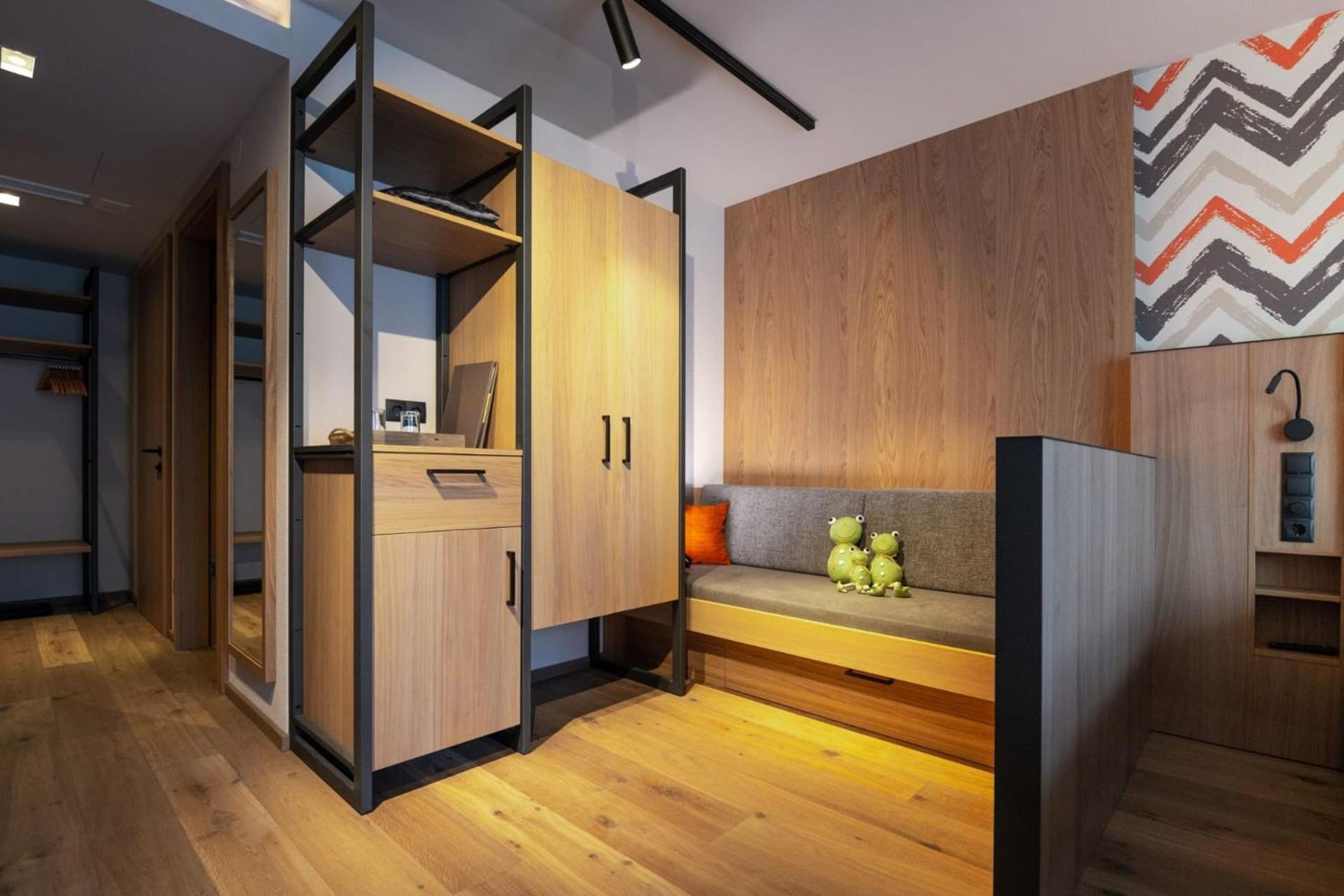 Double Room with Balcony (2 Adults + 1 Child) - Photo 6