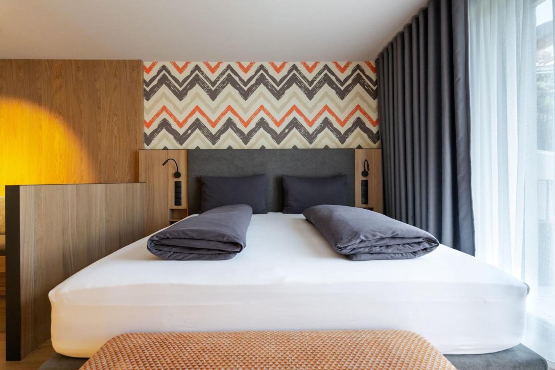 Double Room with Balcony (2 Adults + 1 Child) - Photo 8