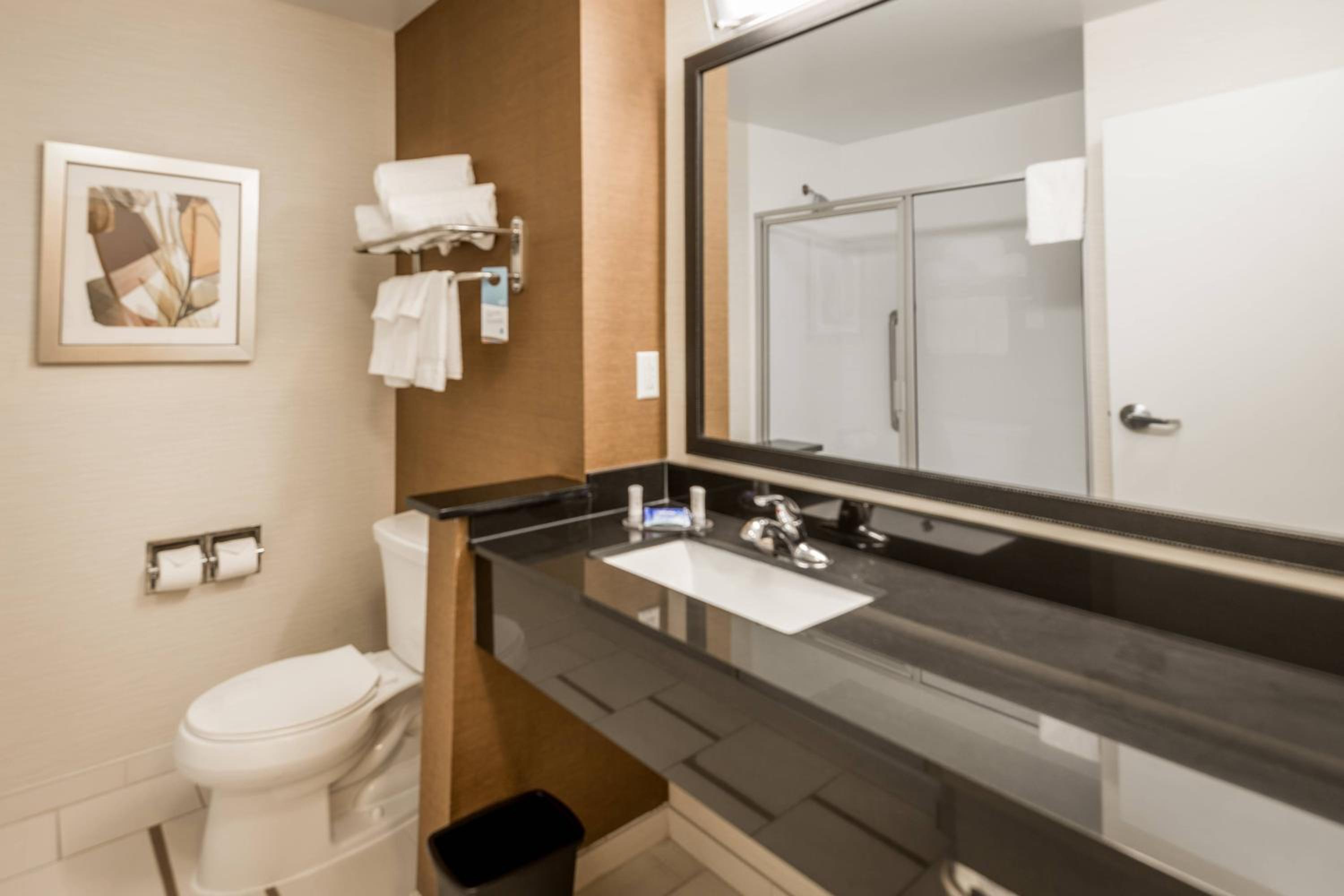 Queen Room with Two Queen Beds - Hearing Accessible photo 3