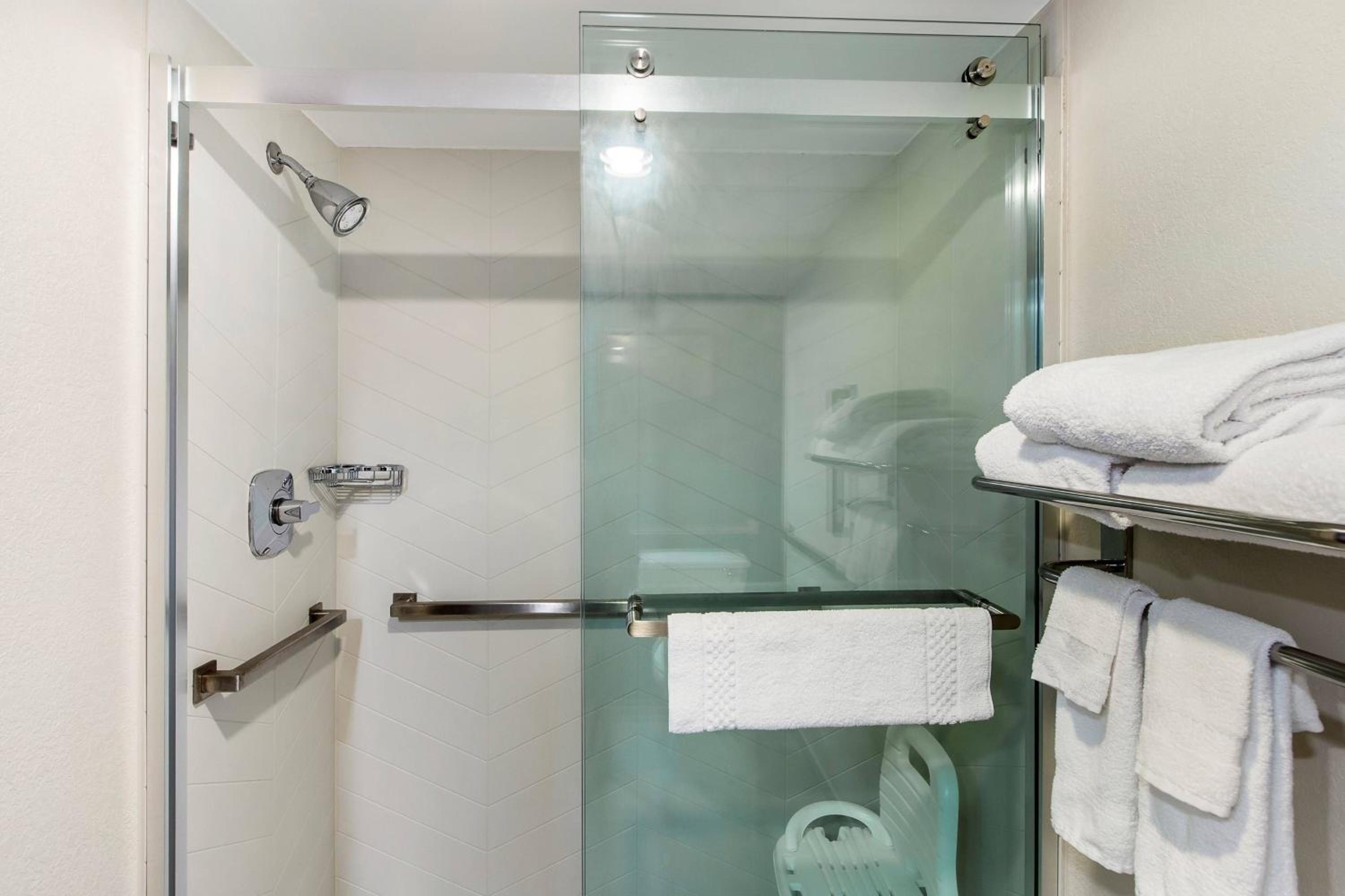 King Room - Hearing Accessible - Photo 1