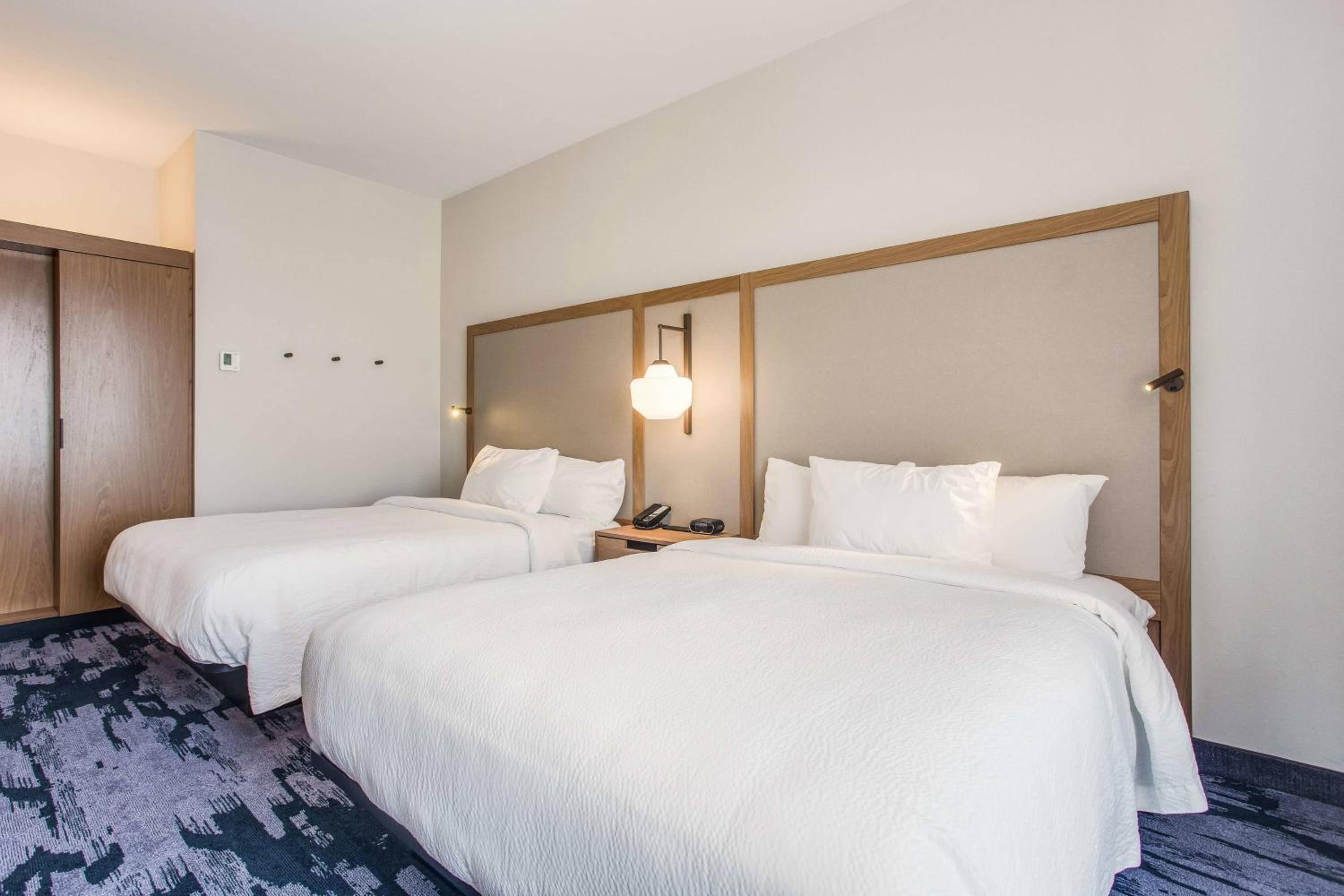Queen Room with Two Queen Beds - Hearing Accessible - Photo 3