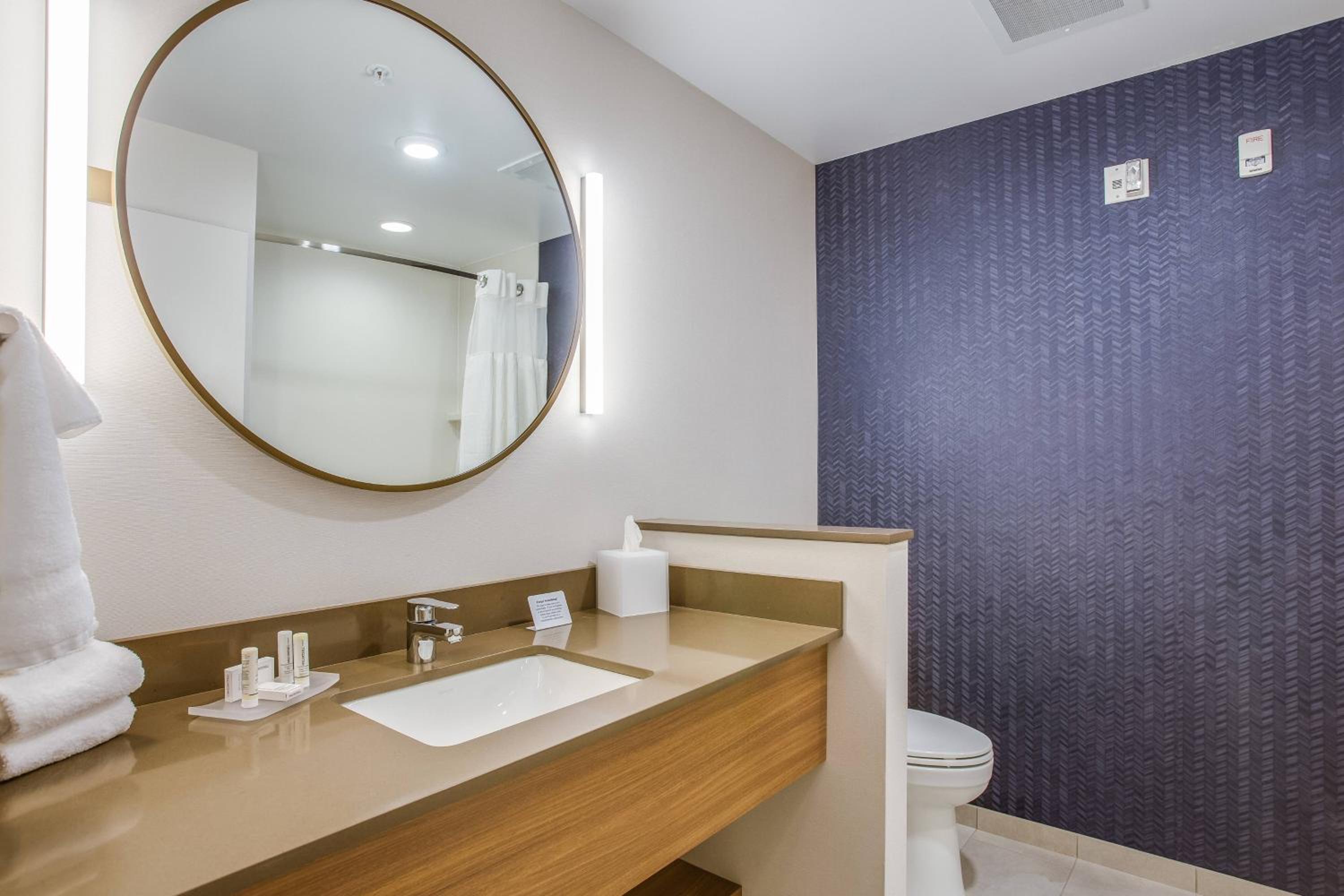Queen Room with Two Queen Beds - Hearing Accessible - Photo 5