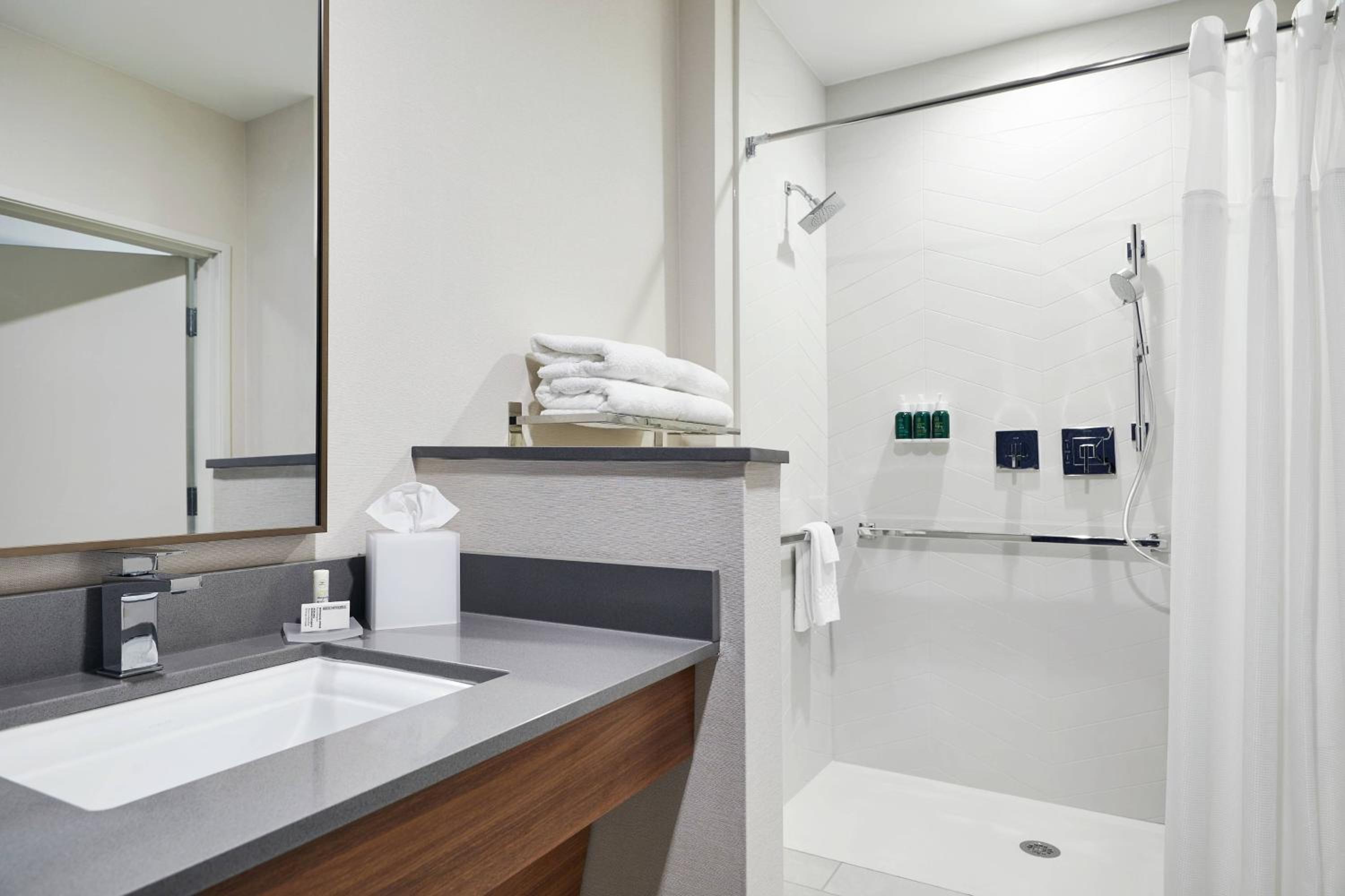 King Room - Hearing Accessible - Photo 4