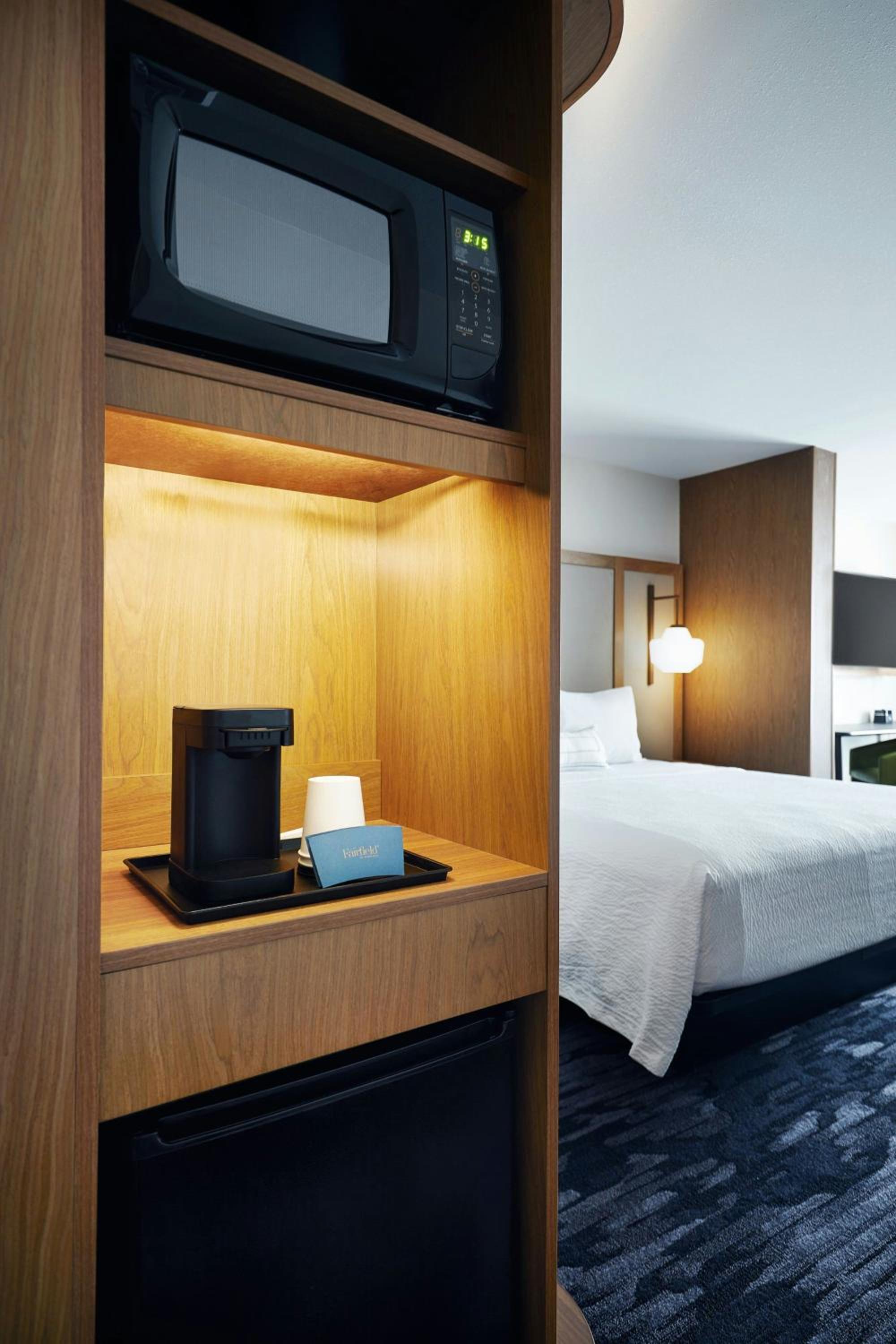 Queen Suite with Two Queen Beds and Sofa Bed - Photo 5