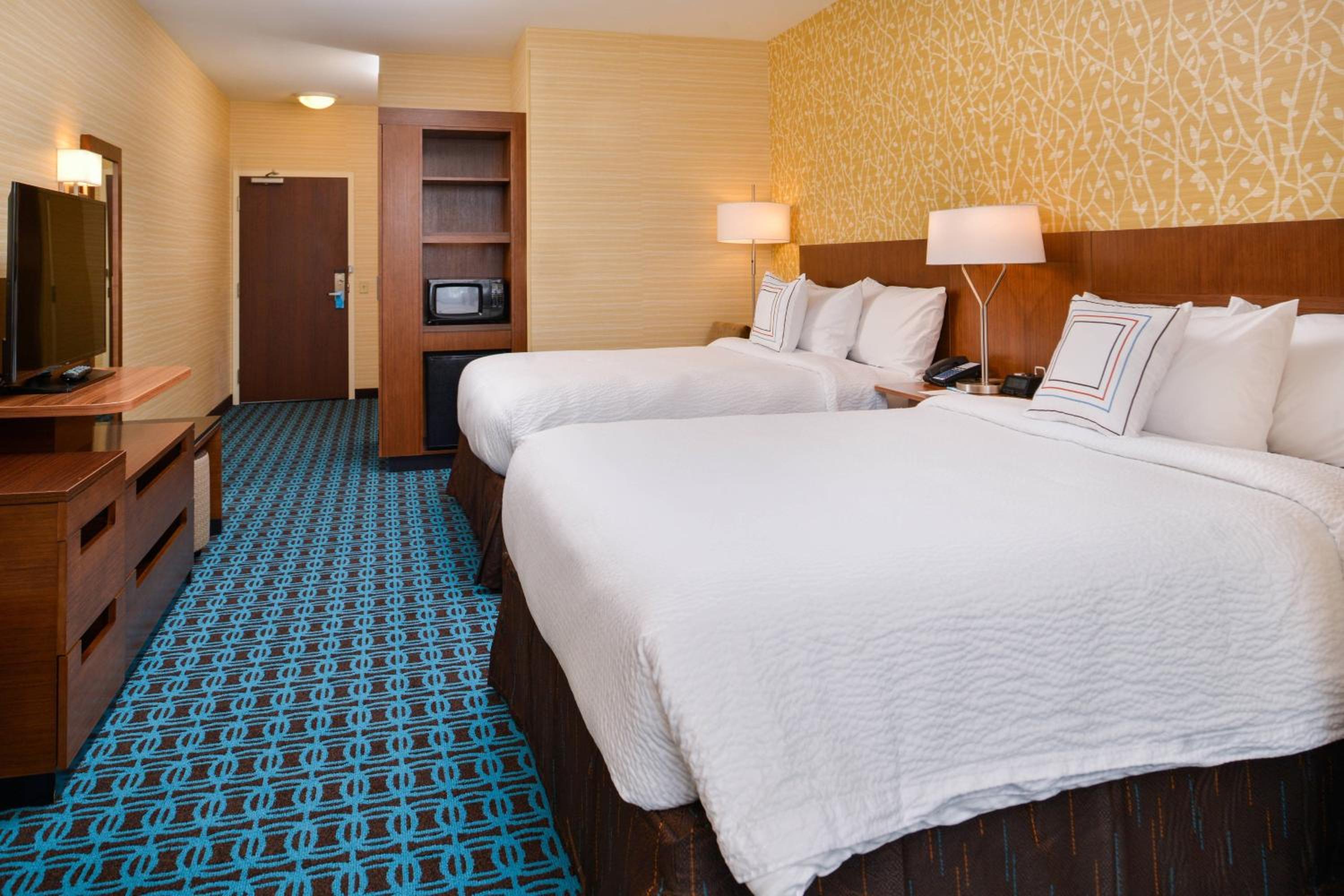 Queen Room with Two Queen Beds - Hearing Accessible