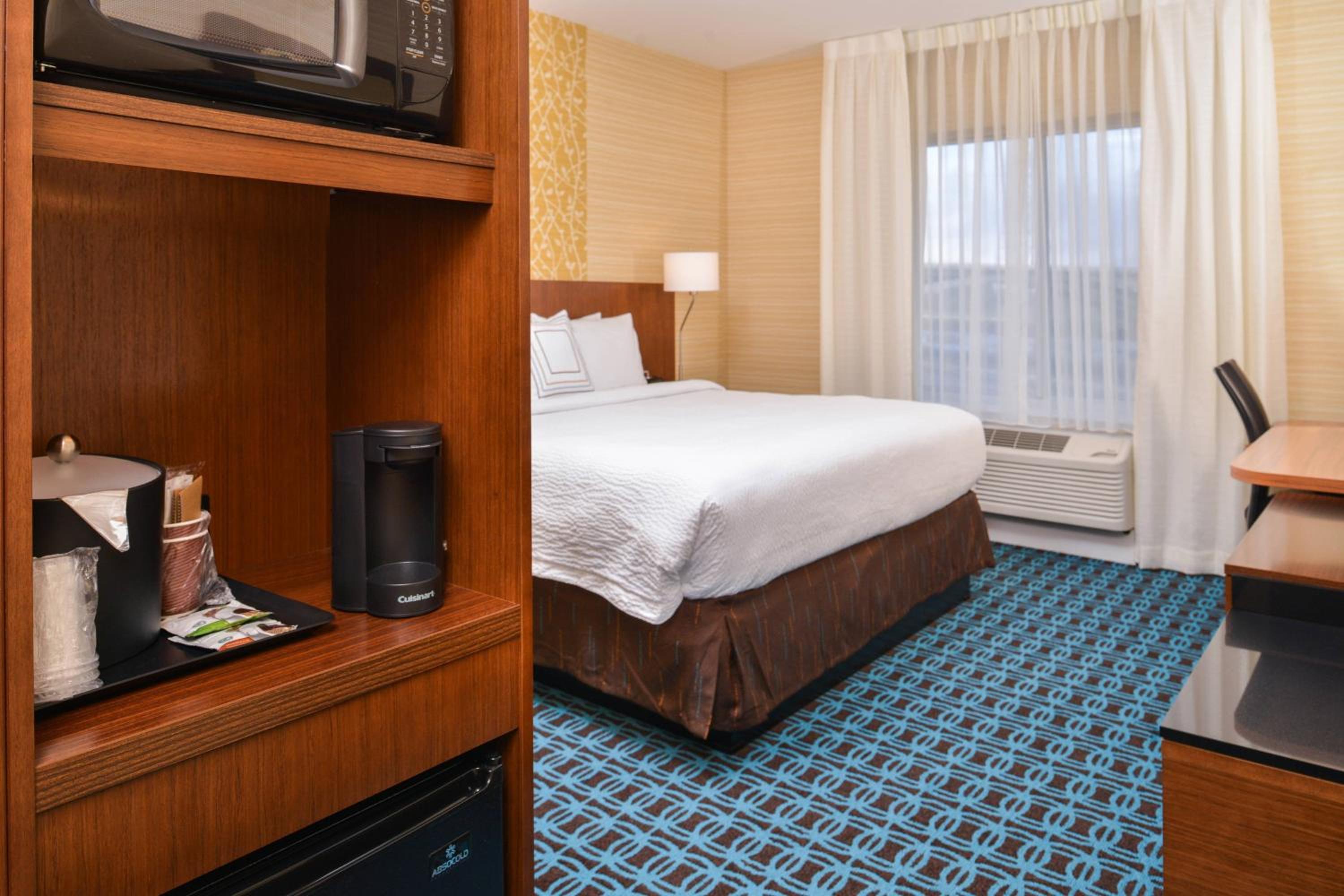King Room with Roll-in Shower - Mobility Accessible