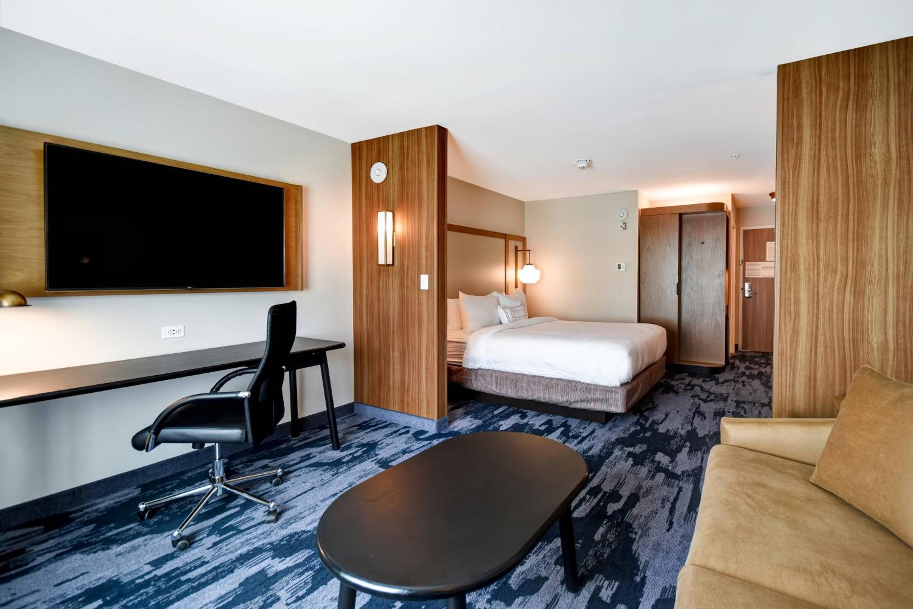 King Suite with Sofa Bed - Photo 5