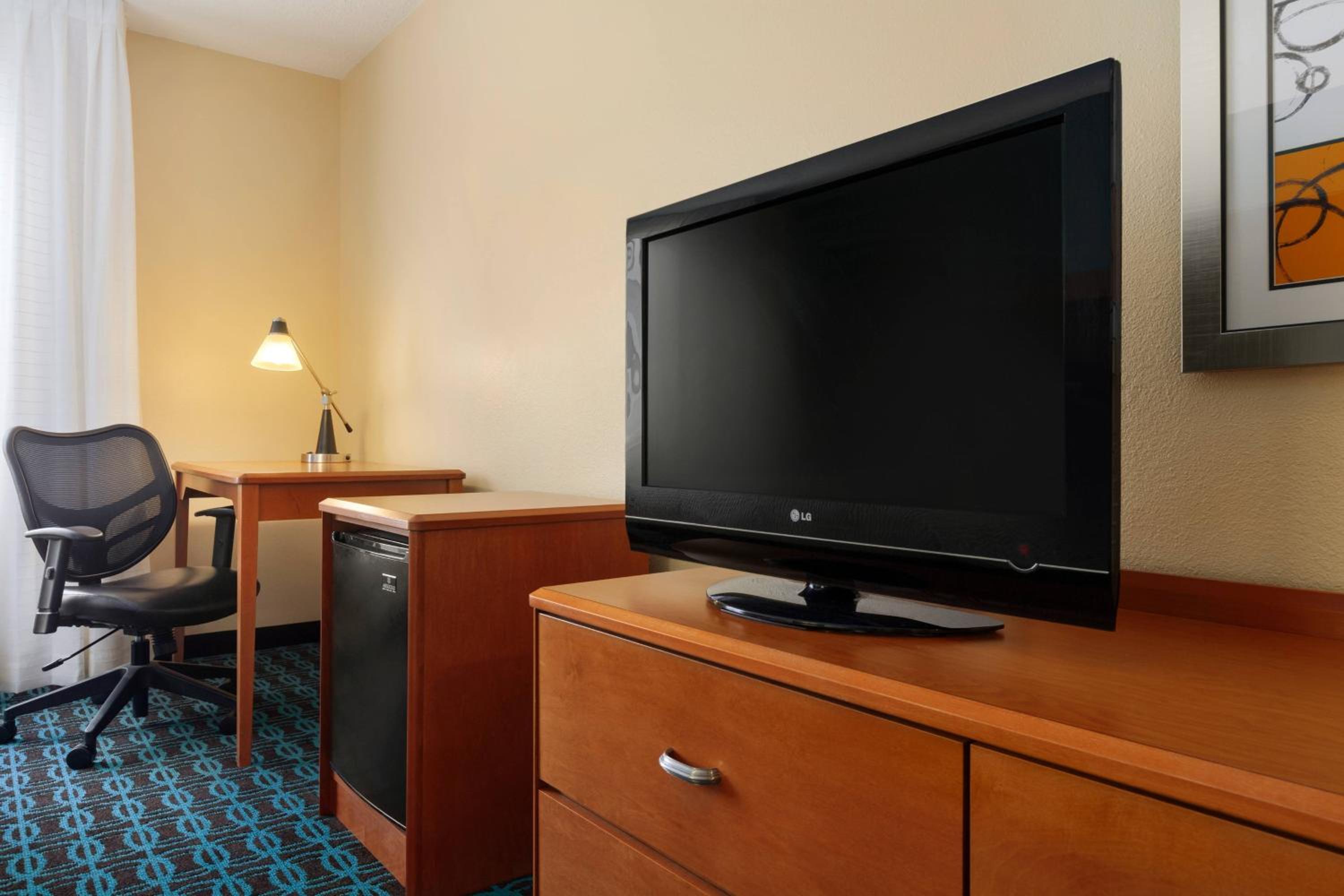 Guest room, 1 King (Mobility and Hearing Accessible w/Tub) - Photo 1