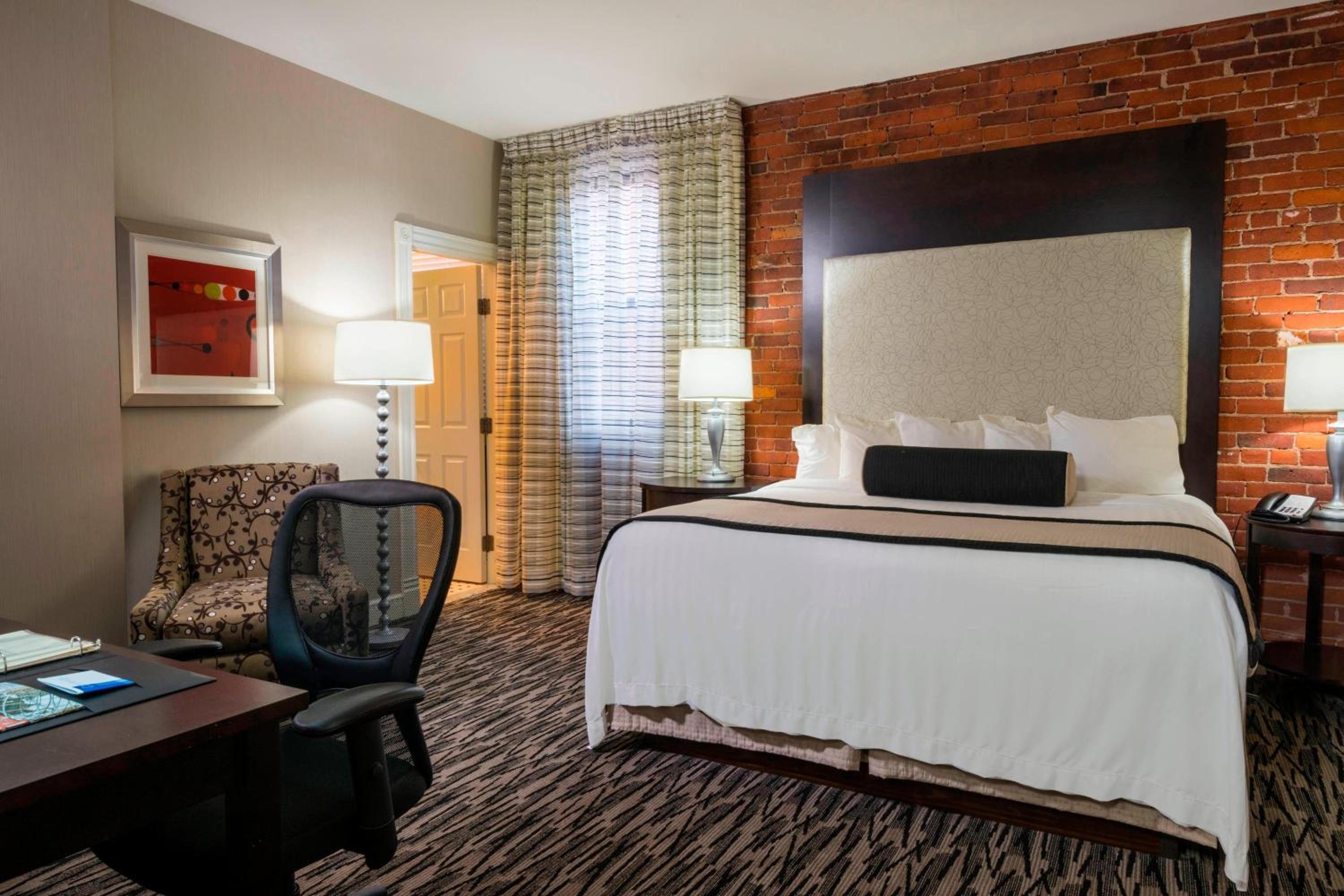 King Room with Sofa Bed - Photo 1