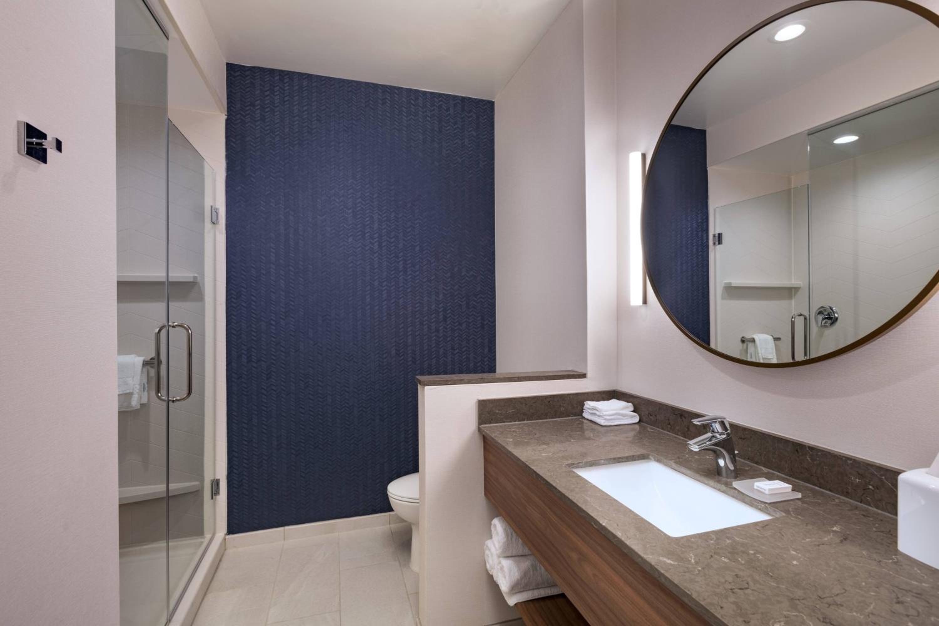 King Room with Roll-in Shower - Mobility and Hearing Accessible photo 3