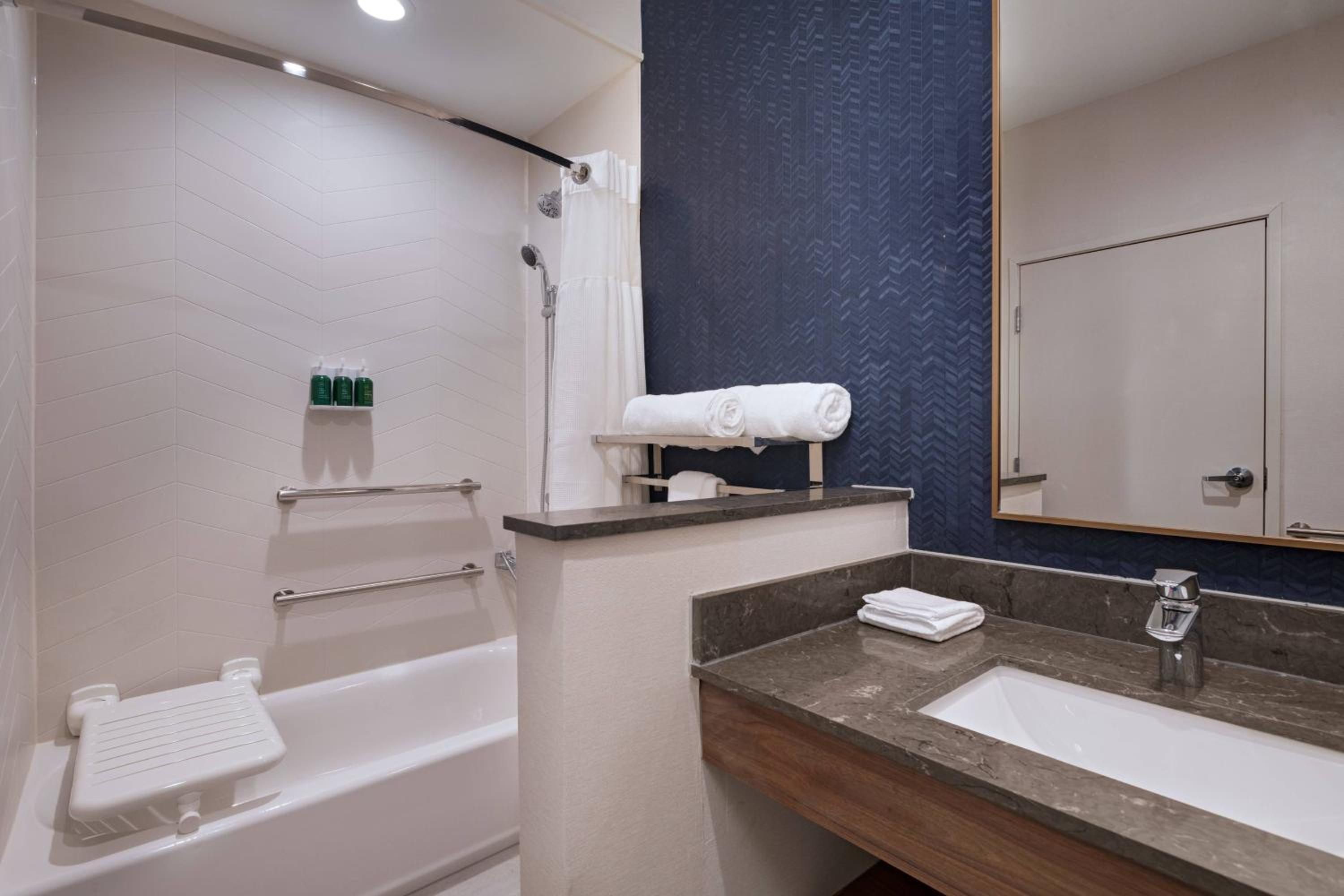 Queen Room with Two Queen Beds - Hearing Accessible - Photo 2