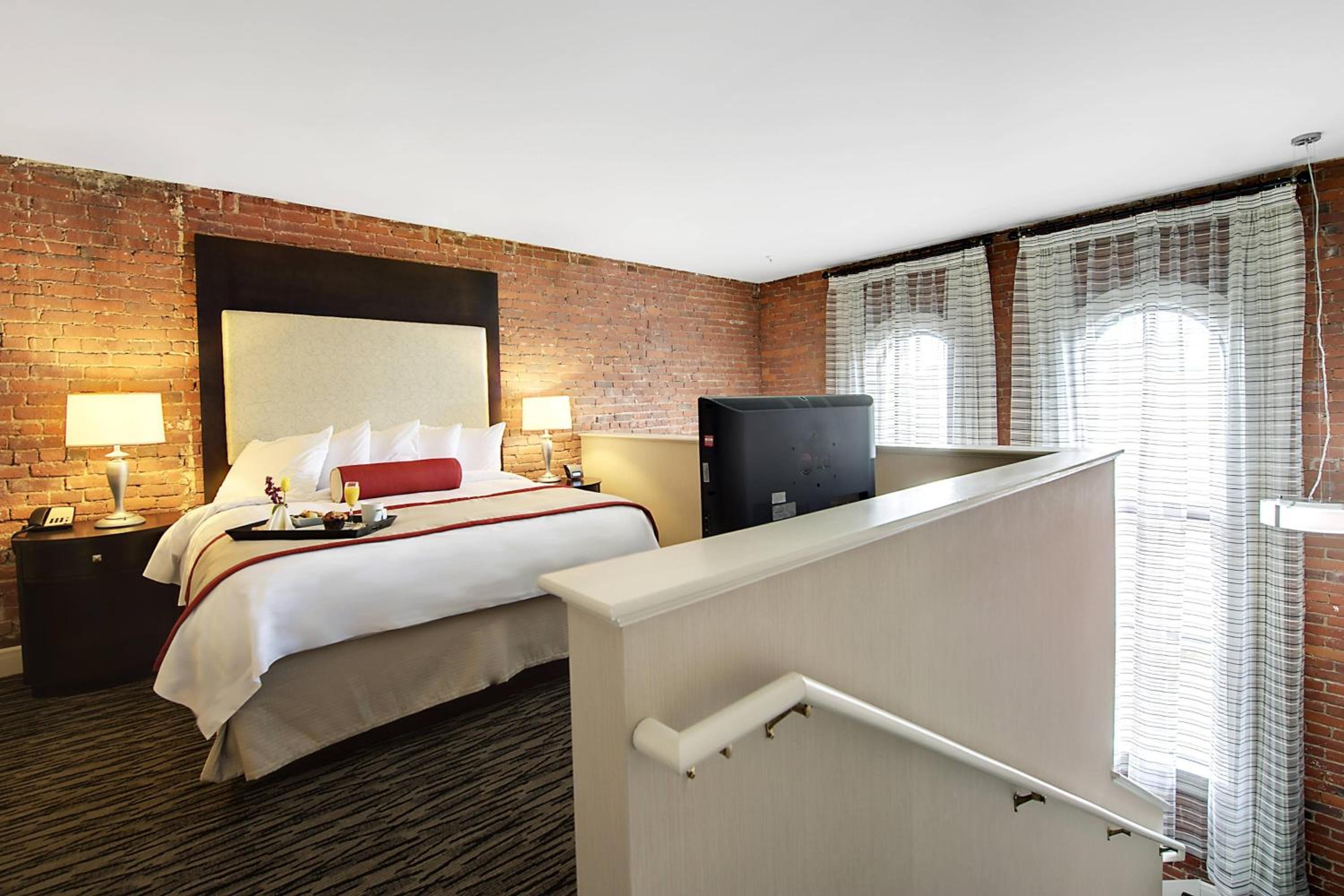 King Loft with Sofa Bed