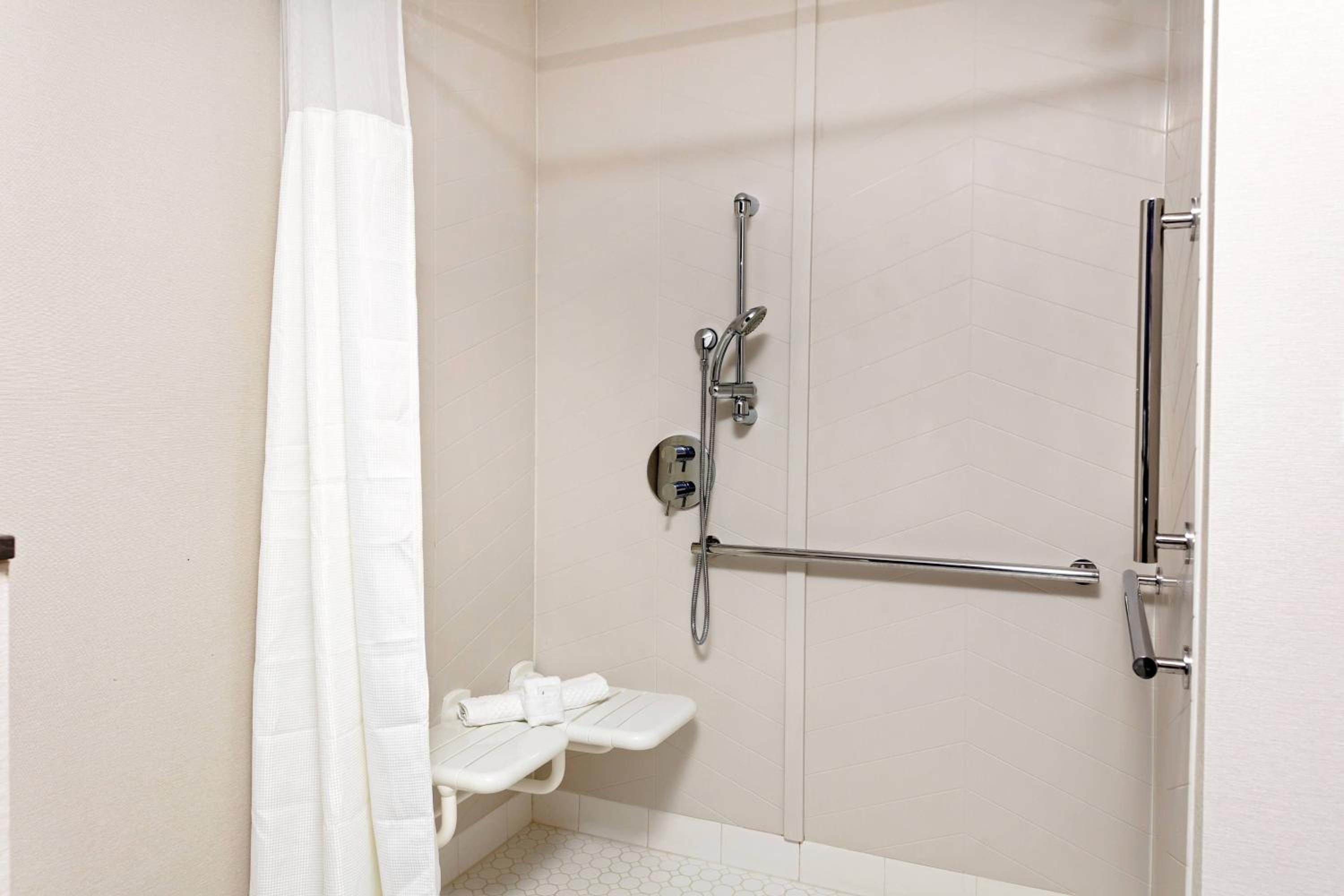 King Room with Lake View - Mobility/Hearing Accessible with Roll-In Shower - Photo 3
