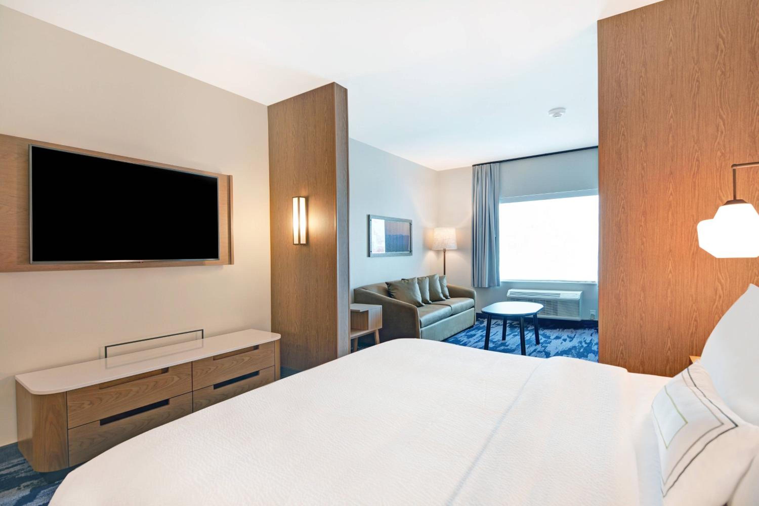 King Suite with Sofa Bed and Adapted Tub - Mobility Accessible photo 3