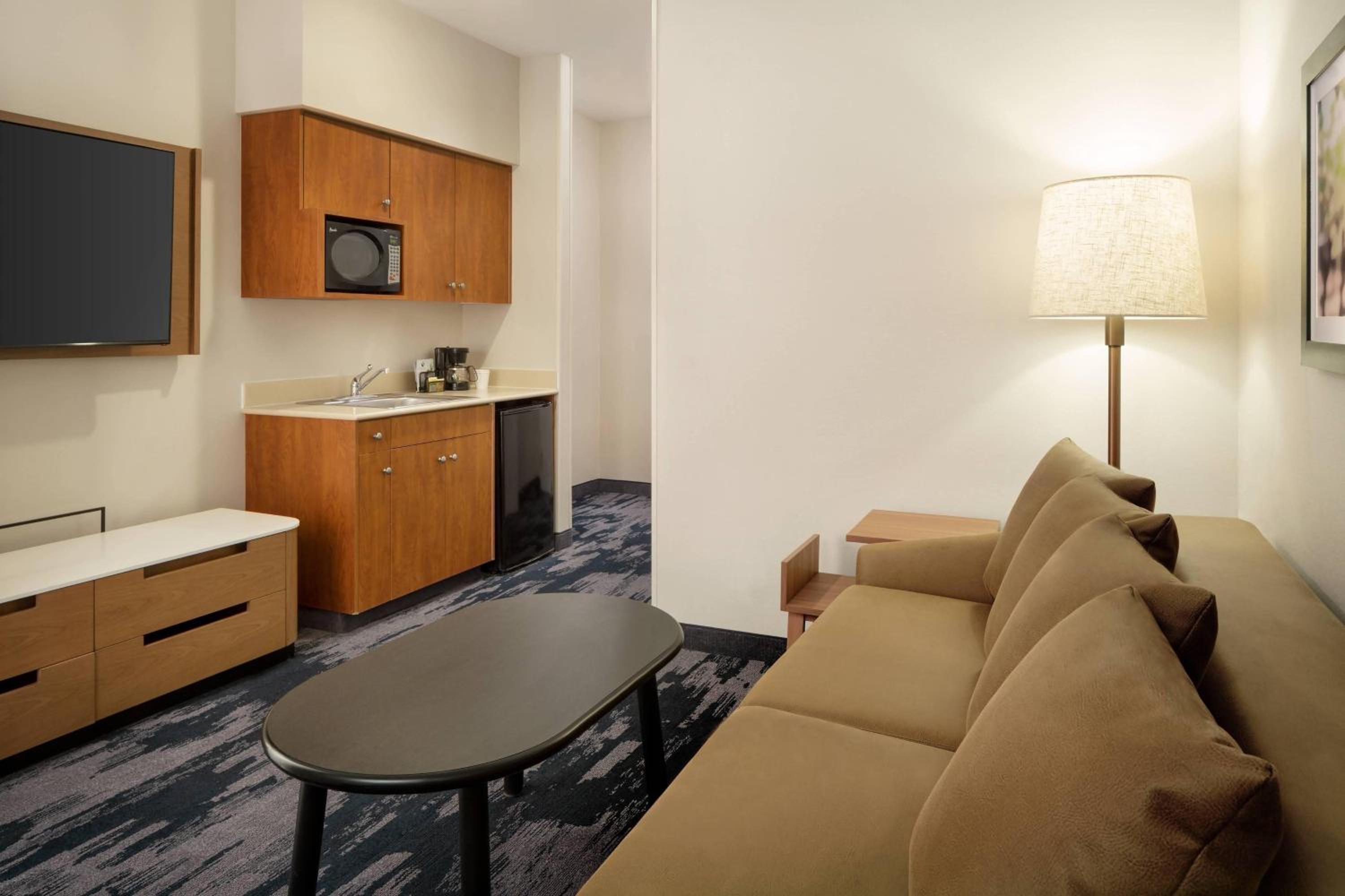 Executive King Studio Room with Sofa Bed and Roll-In Shower - Mobility Accessible - Photo 2