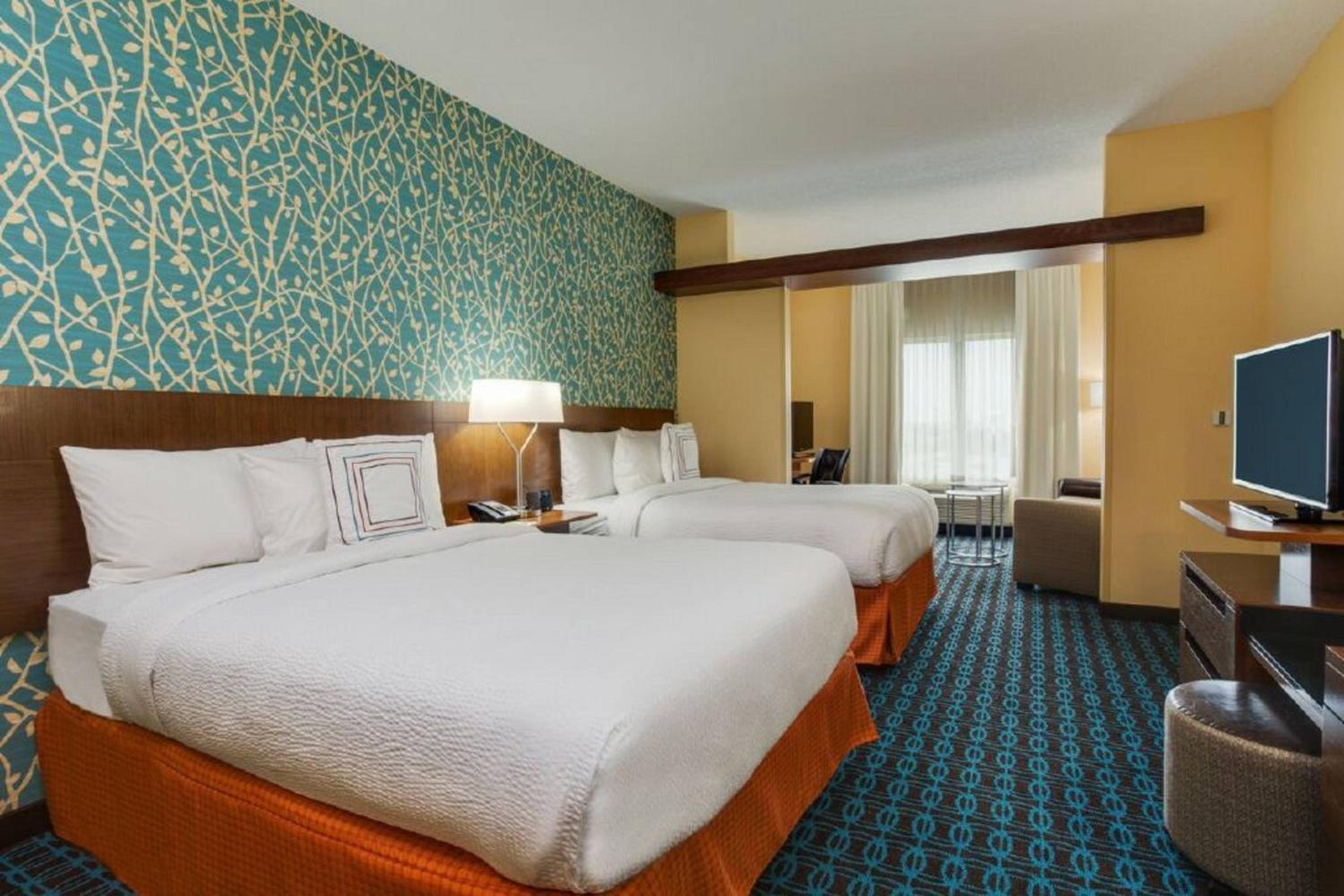 Suite, 2 Queen, Sofa bed