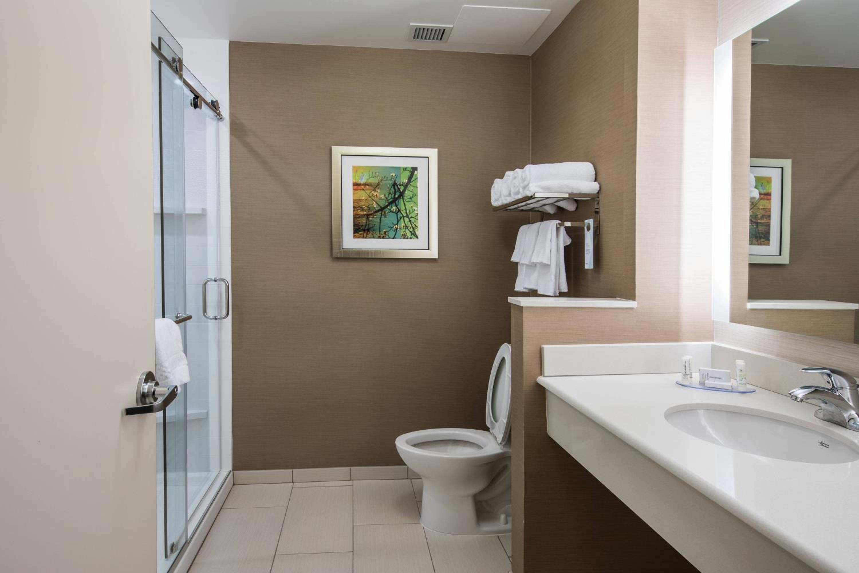 King Room with Bathtub - Mobility Access photo 2