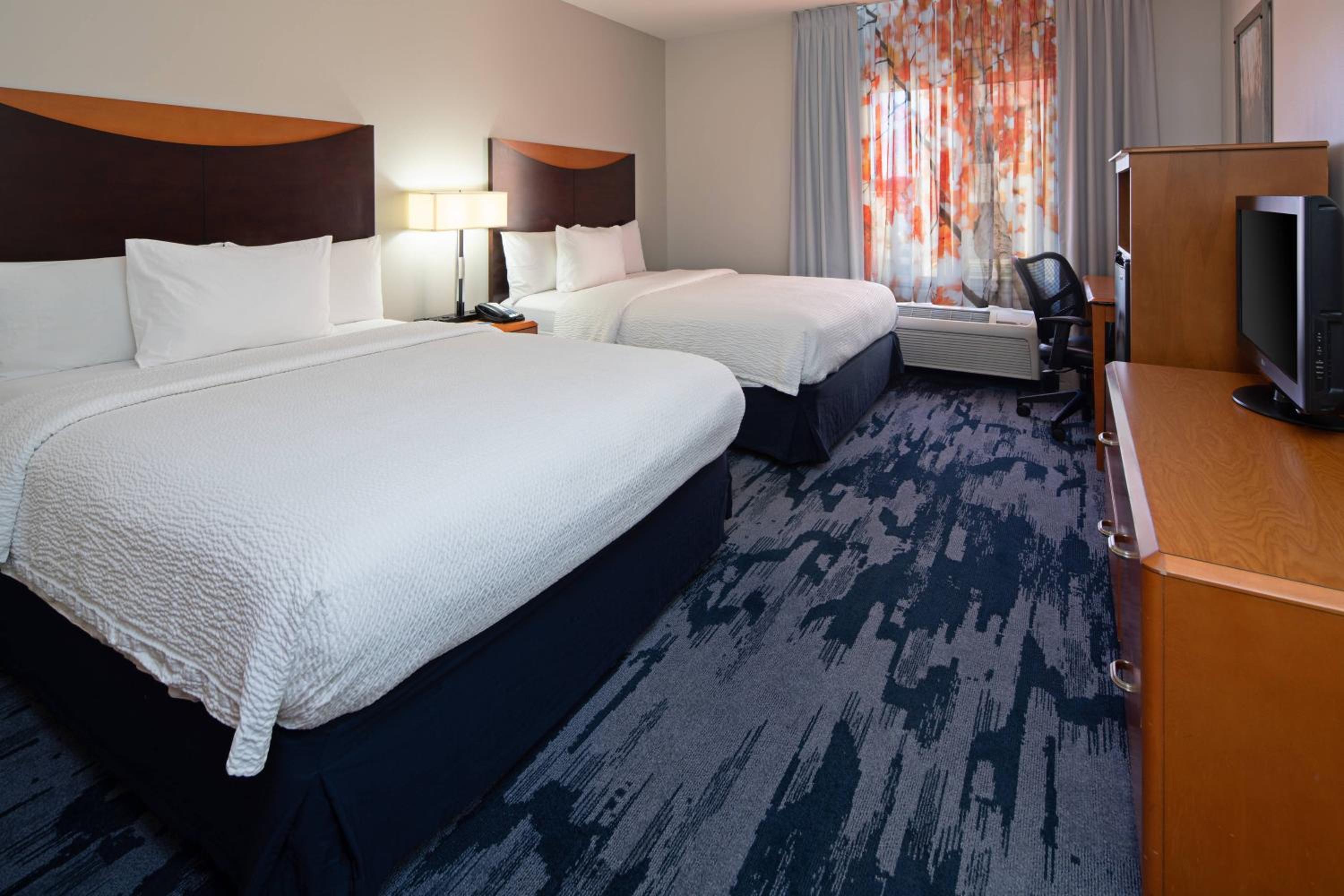 Queen Room with Two Queen Beds and Adapted Tub - Mobility and Hearing Accessible - Photo 1