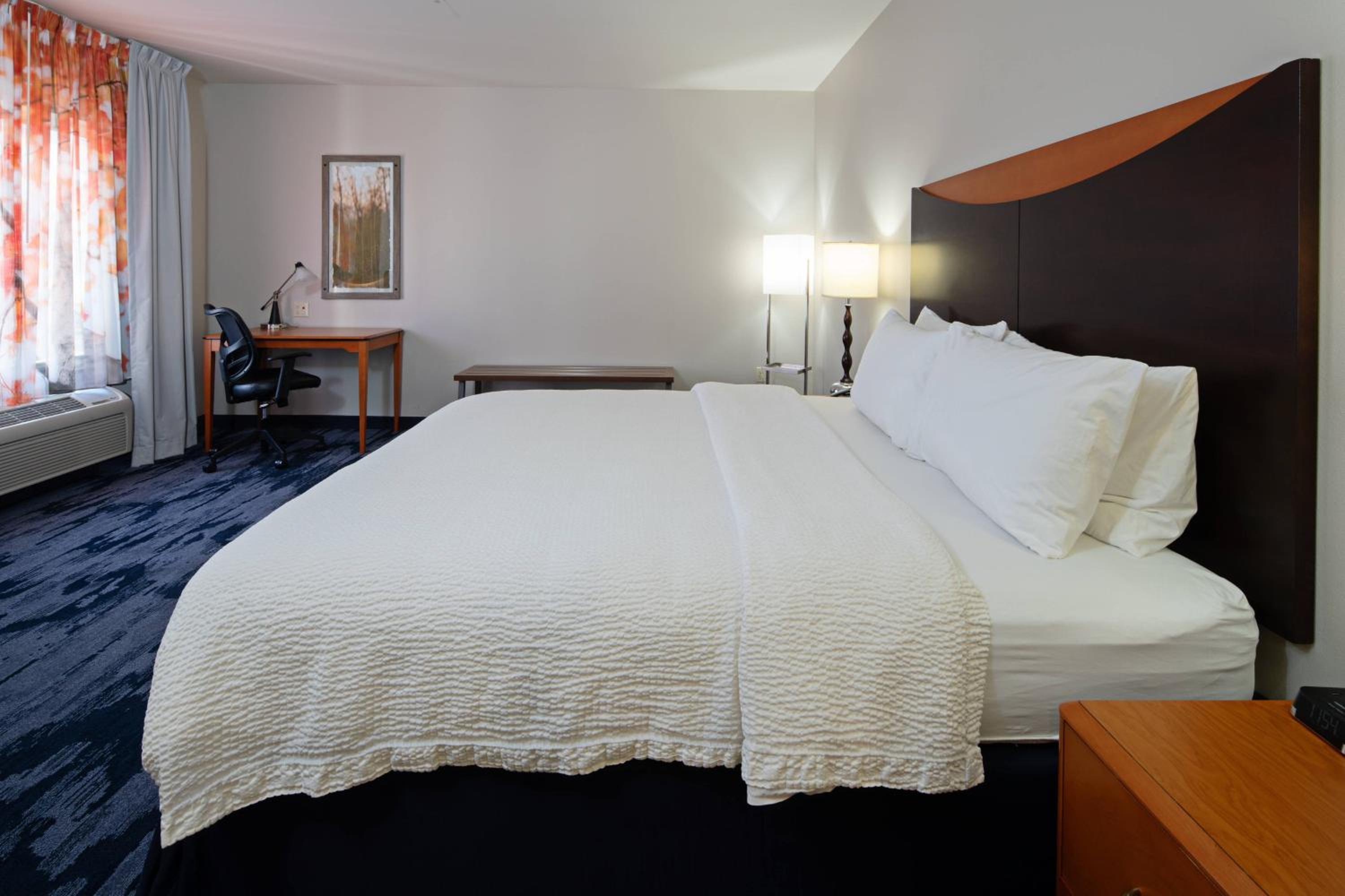King Room with Specialty Bathtub - Photo 1