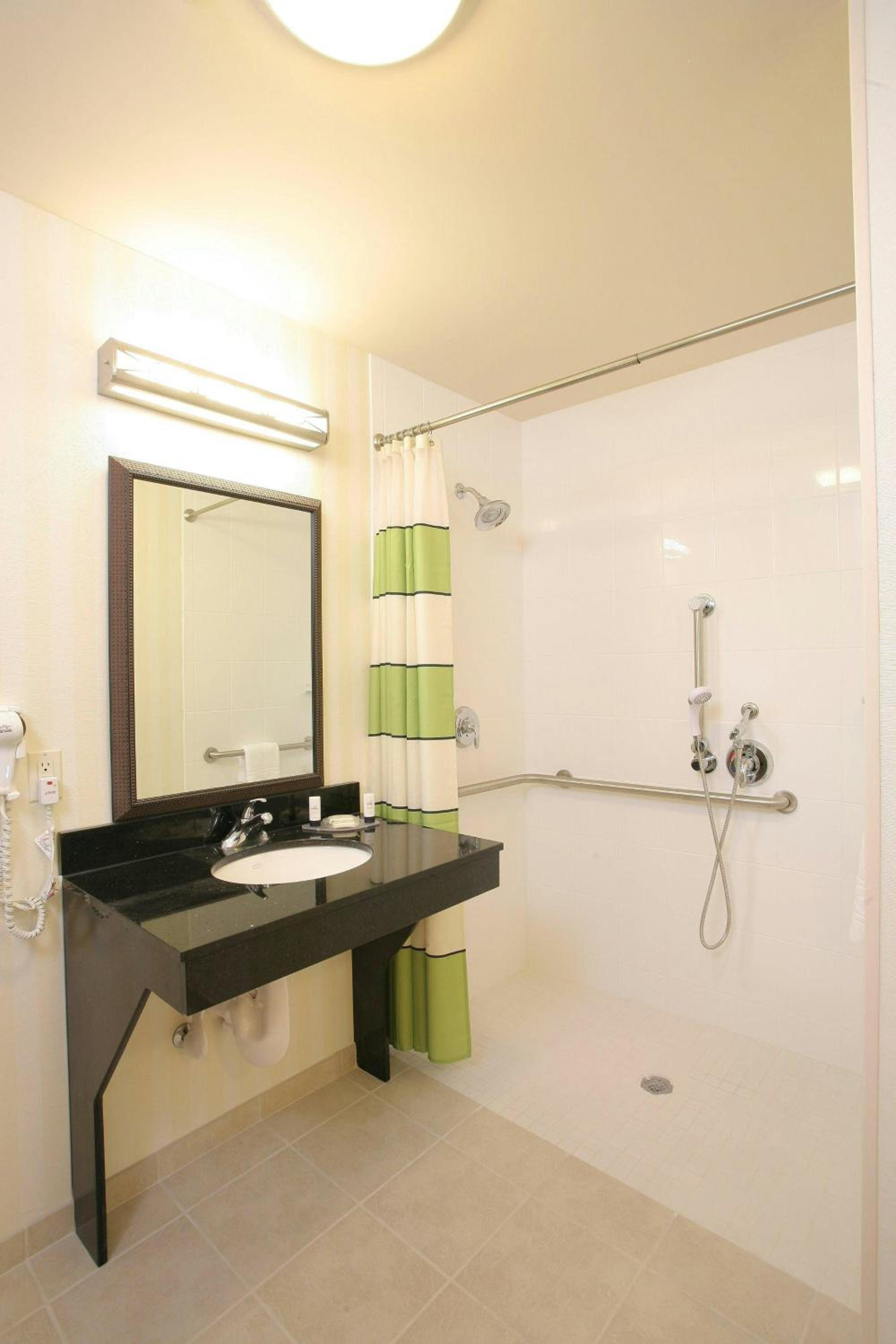 King Room - Hearing Accessible - Photo 1