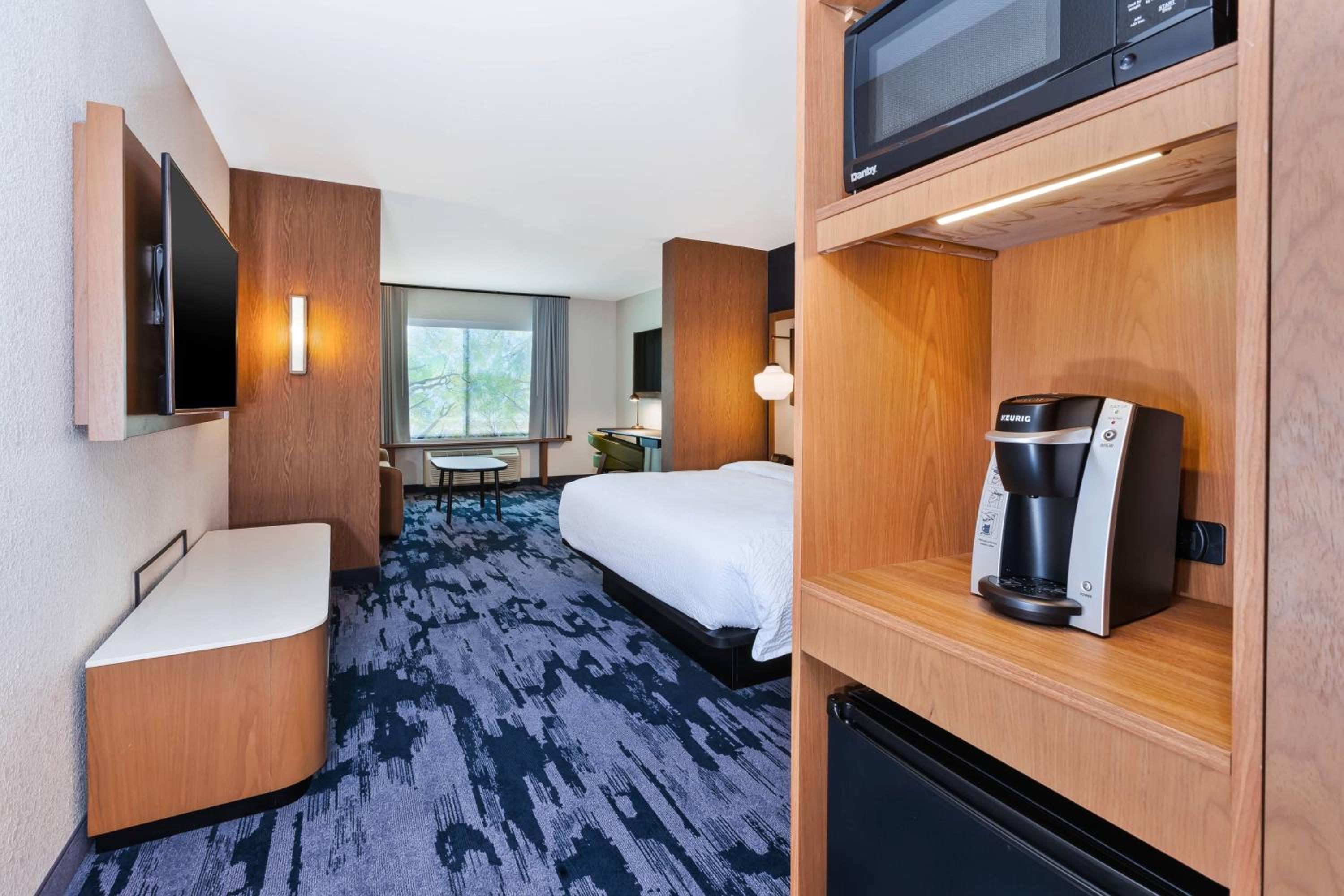 King Suite with Tub - Mobility/Hearing Accessible photo 3