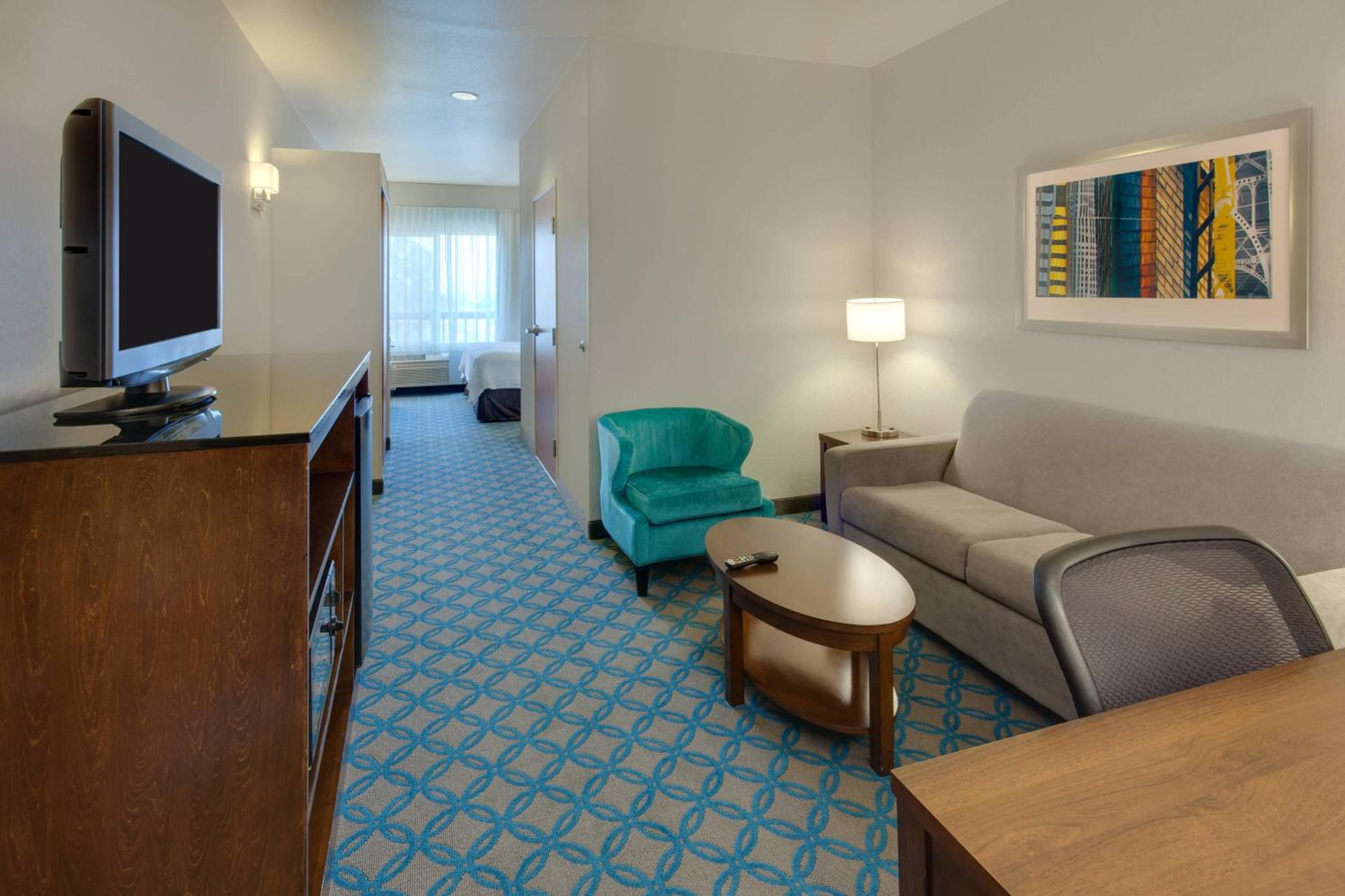 King Room with Trundle Sofa