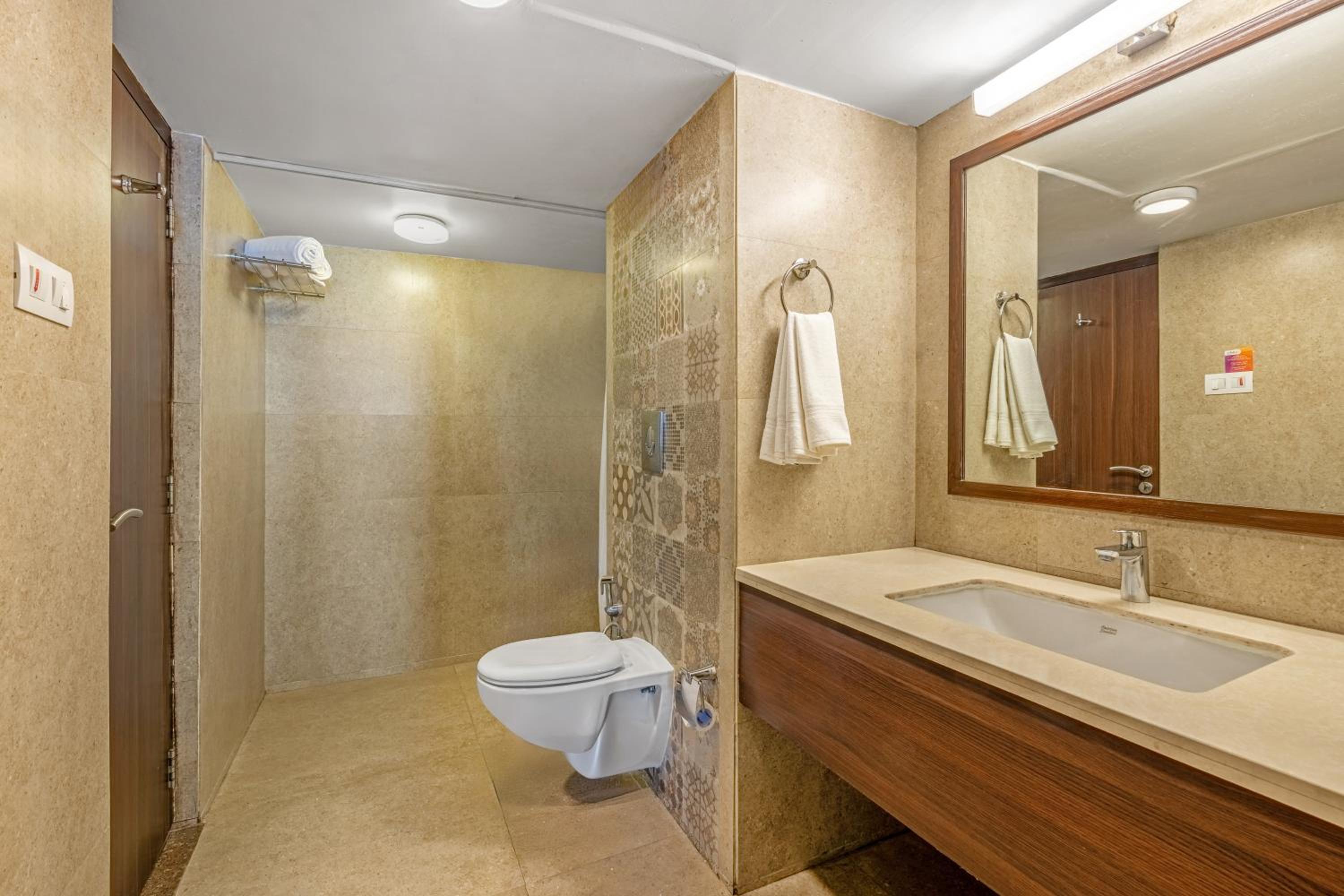 Valley View Privilege Suite with balcony - Photo 2