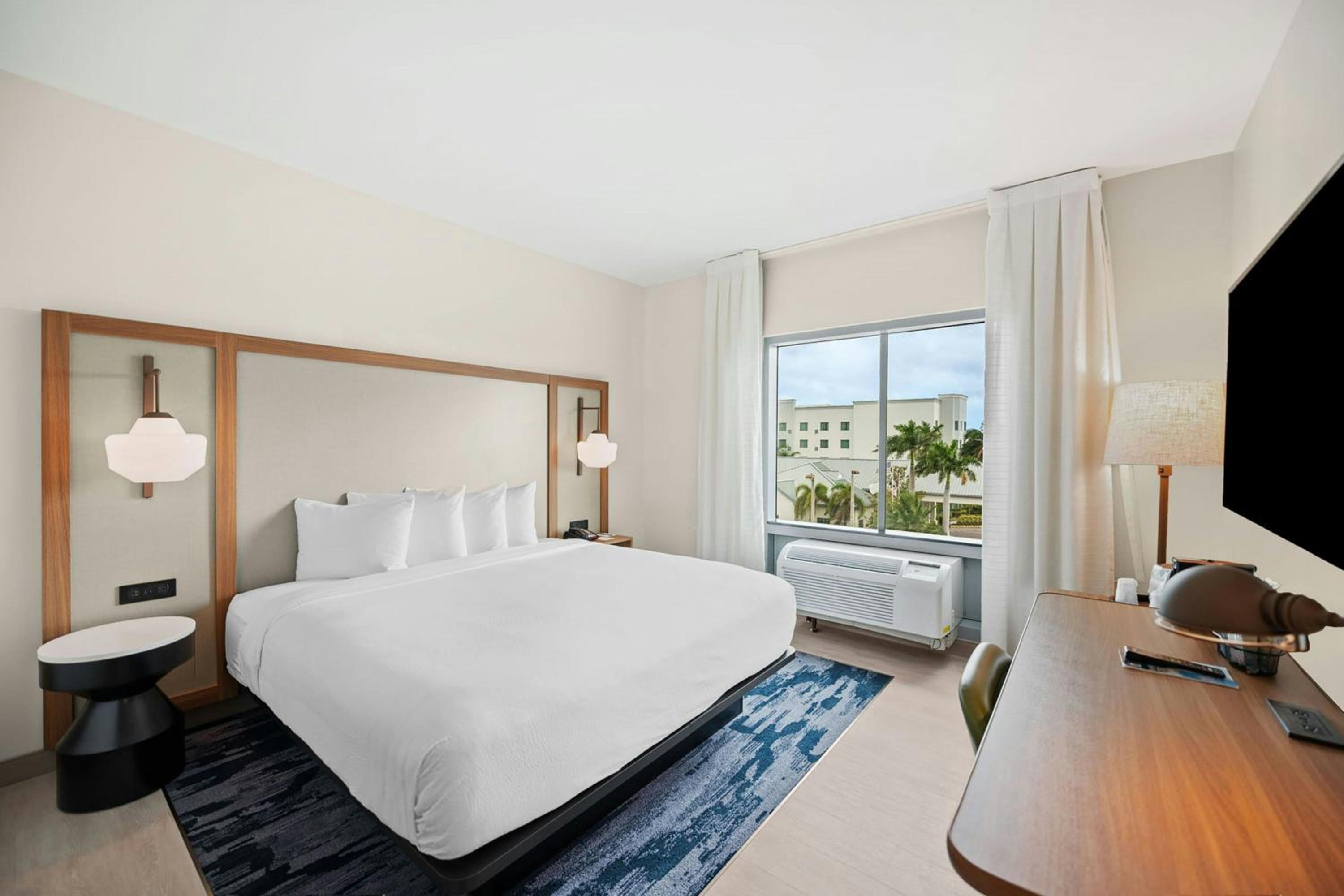 King Room with Roll-in Shower - Mobility and Hearing Accessible - Photo 3