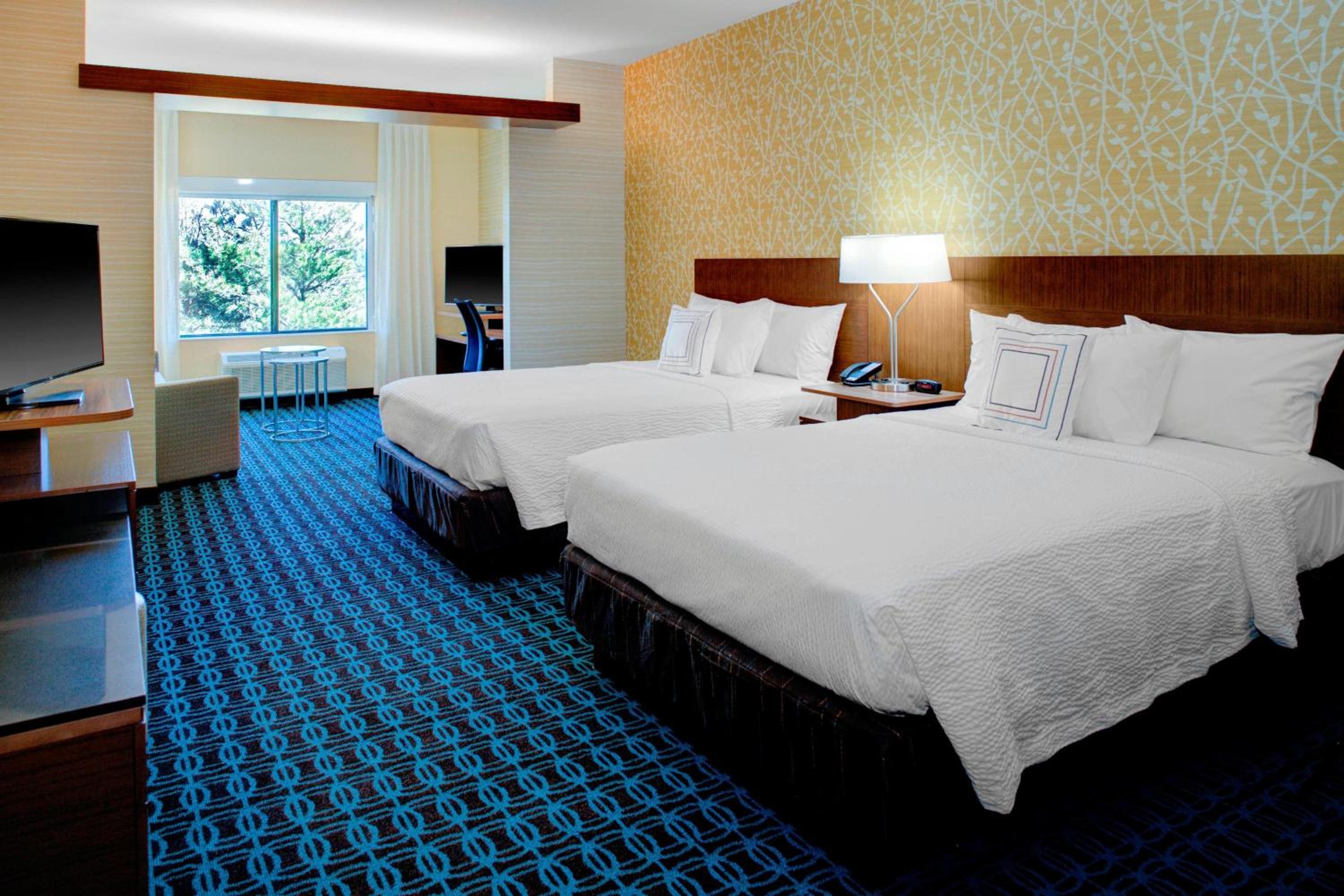 Queen Suite with Sofa Bed - Hearing Accessible