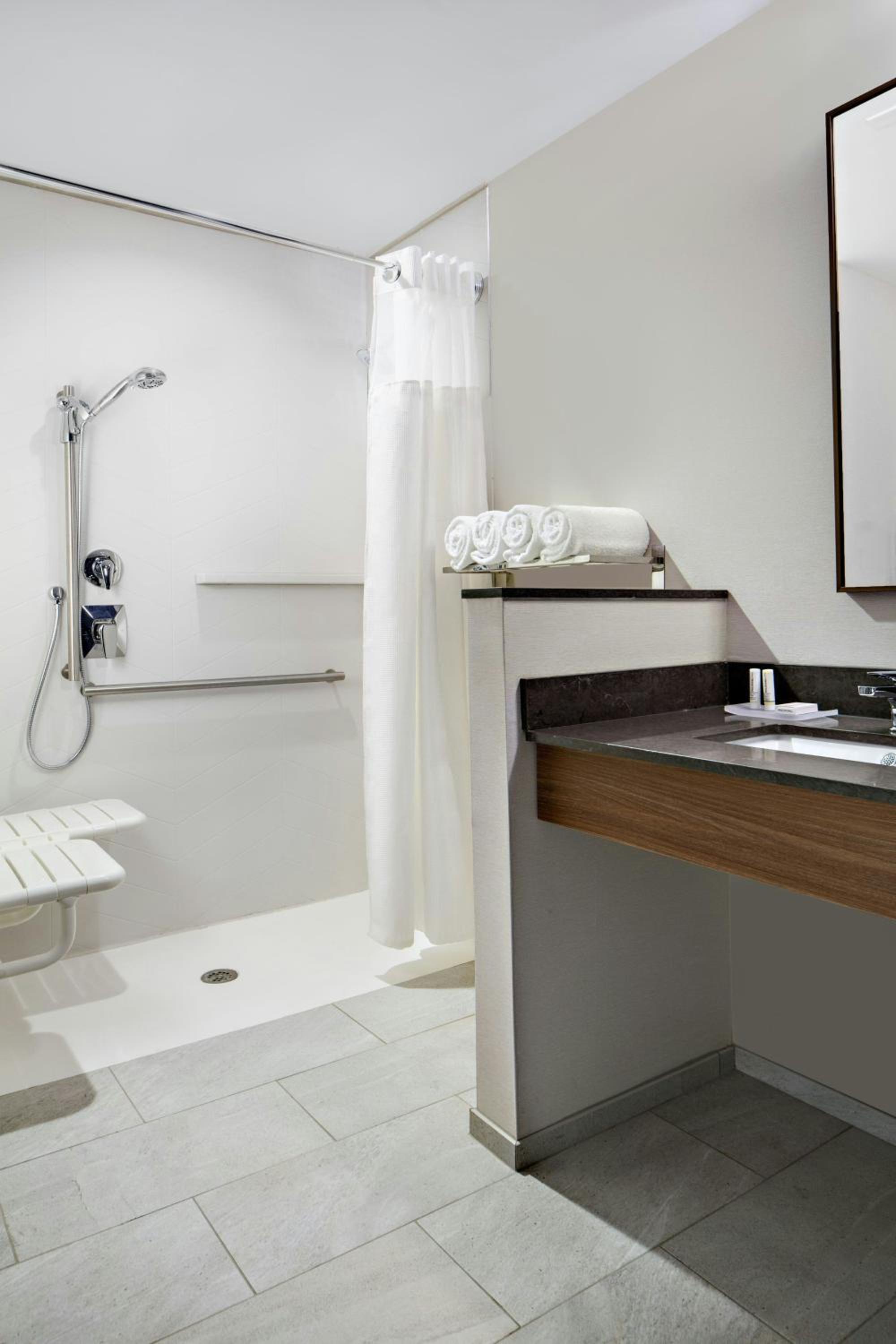 Queen Room with Two Queen Beds and Bathtub - Mobility Access/Hearing Accessible - Photo 4