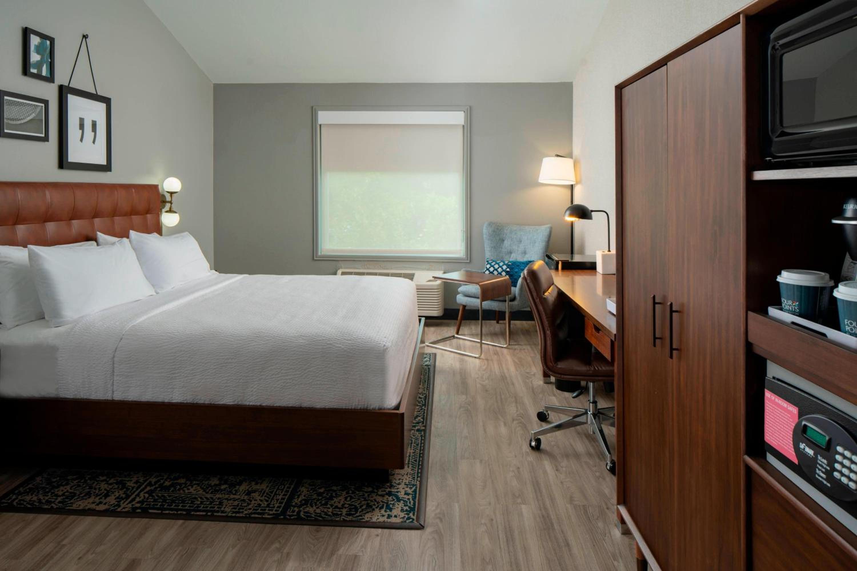 King Room with Roll-in Shower - Mobility and Hearing Accessible