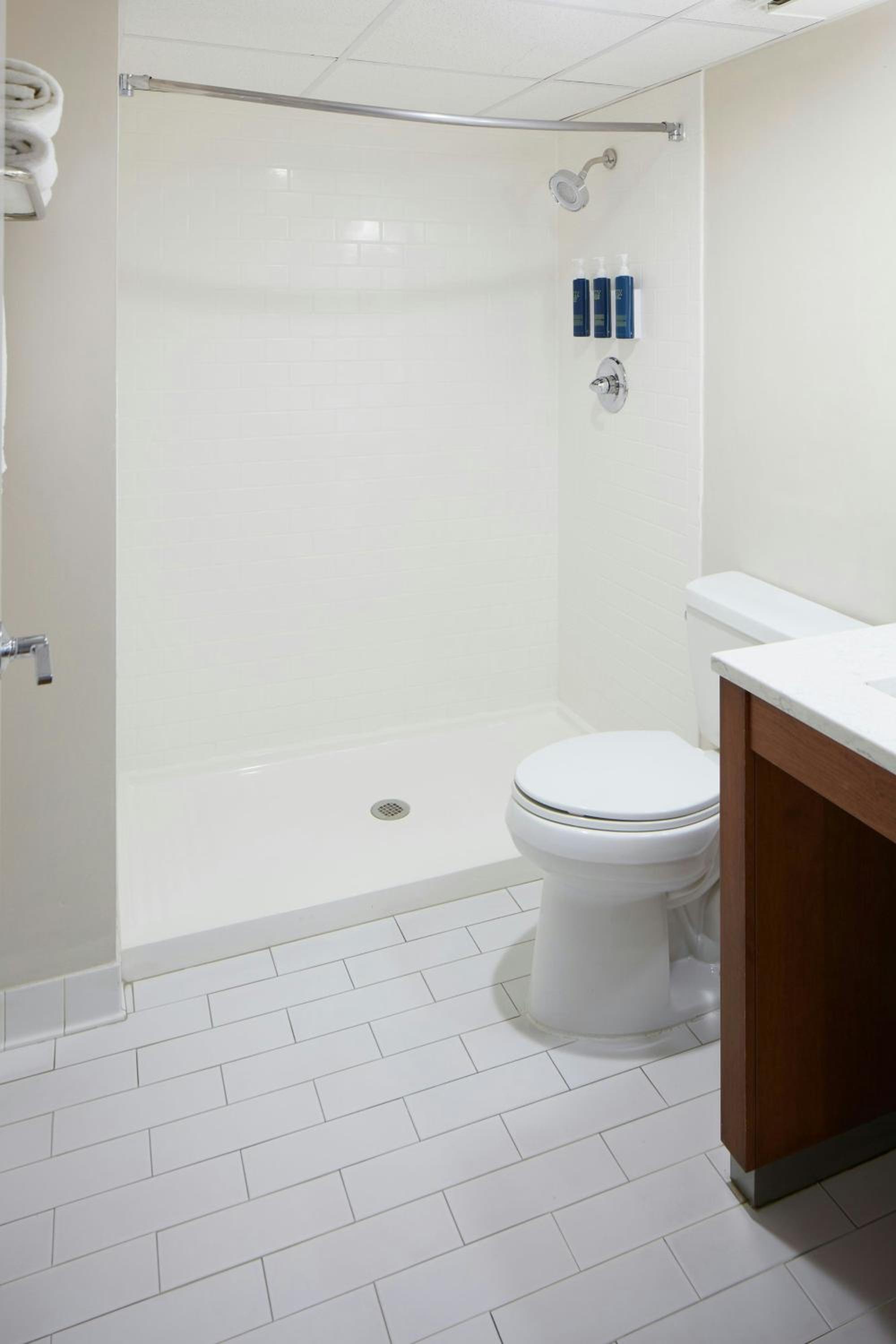 Queen Room with Two Queen Beds - Hearing Accessible