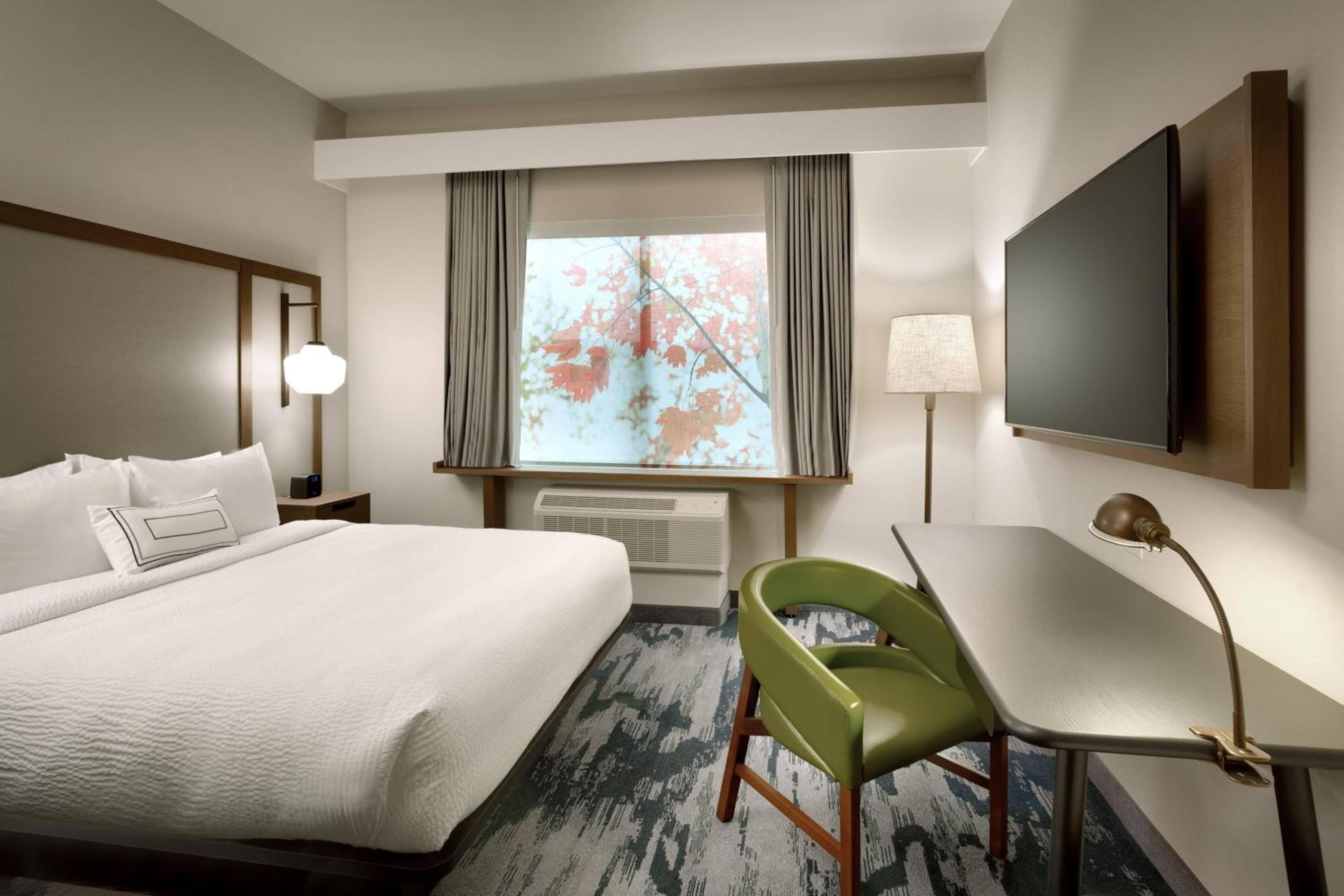 King Room with Bathtub - Mobility Access/Hearing Accessible photo 1