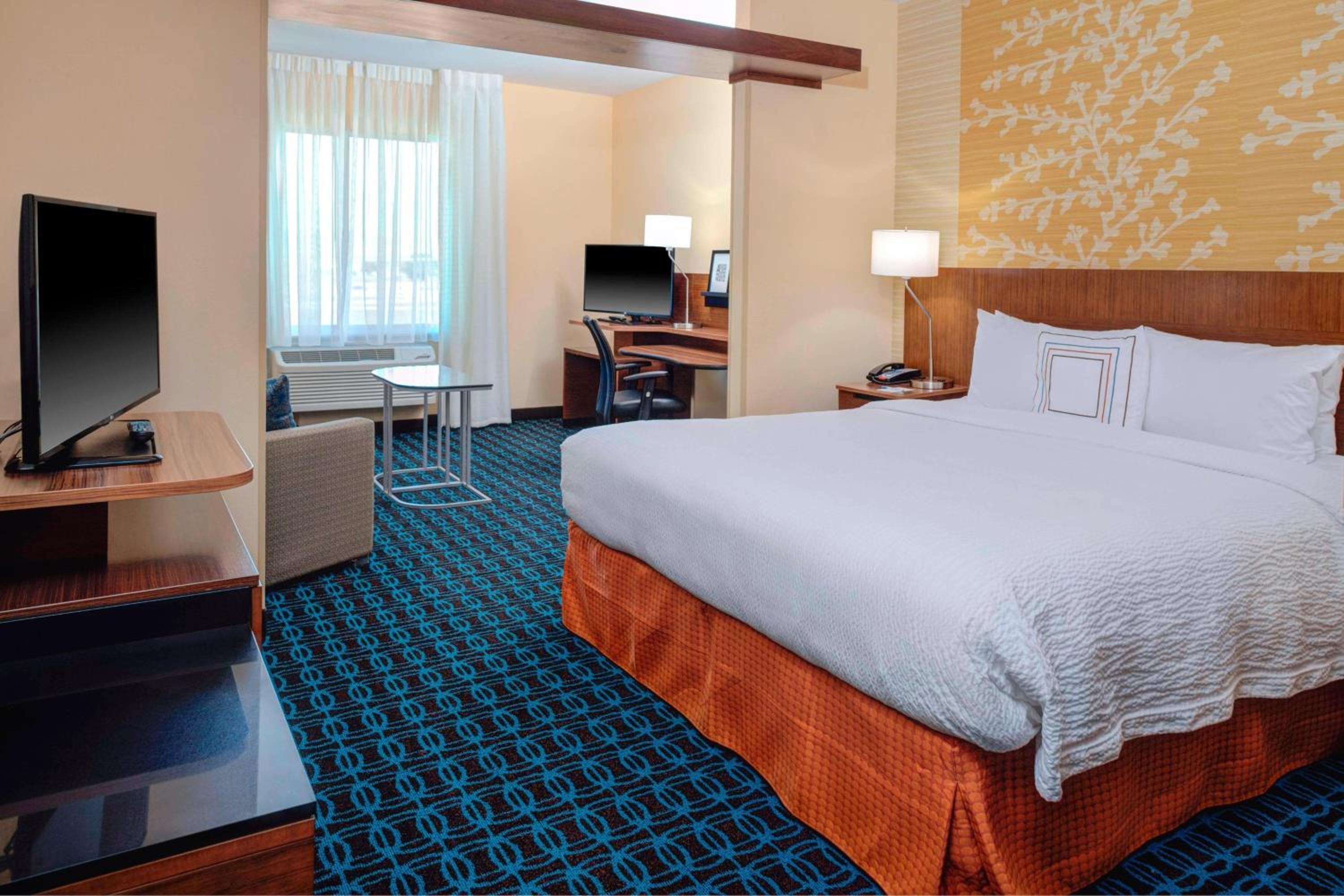 King Suite with Sofa Bed - Hearing Accessible photo 2