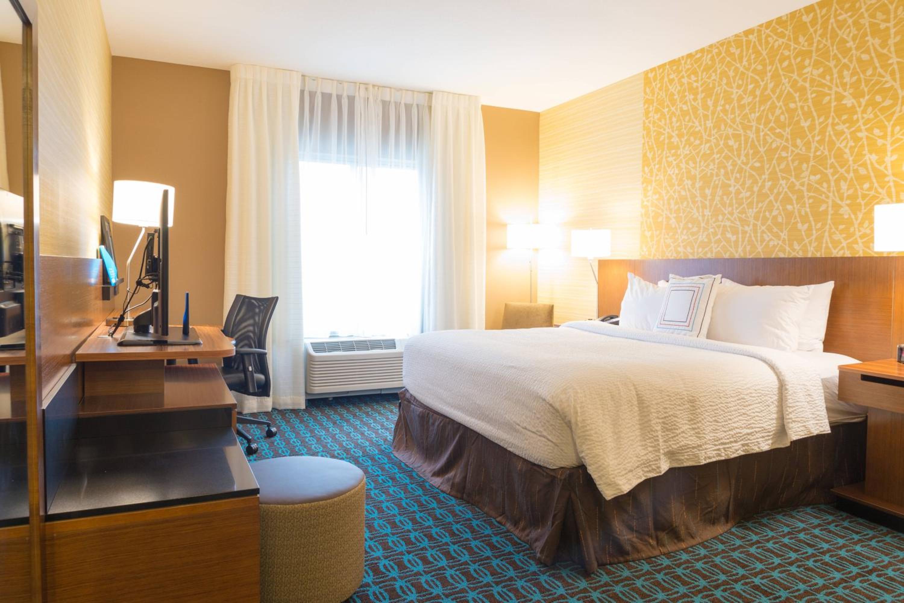 King Room with Adapted Tub - Mobility Accessible photo 1