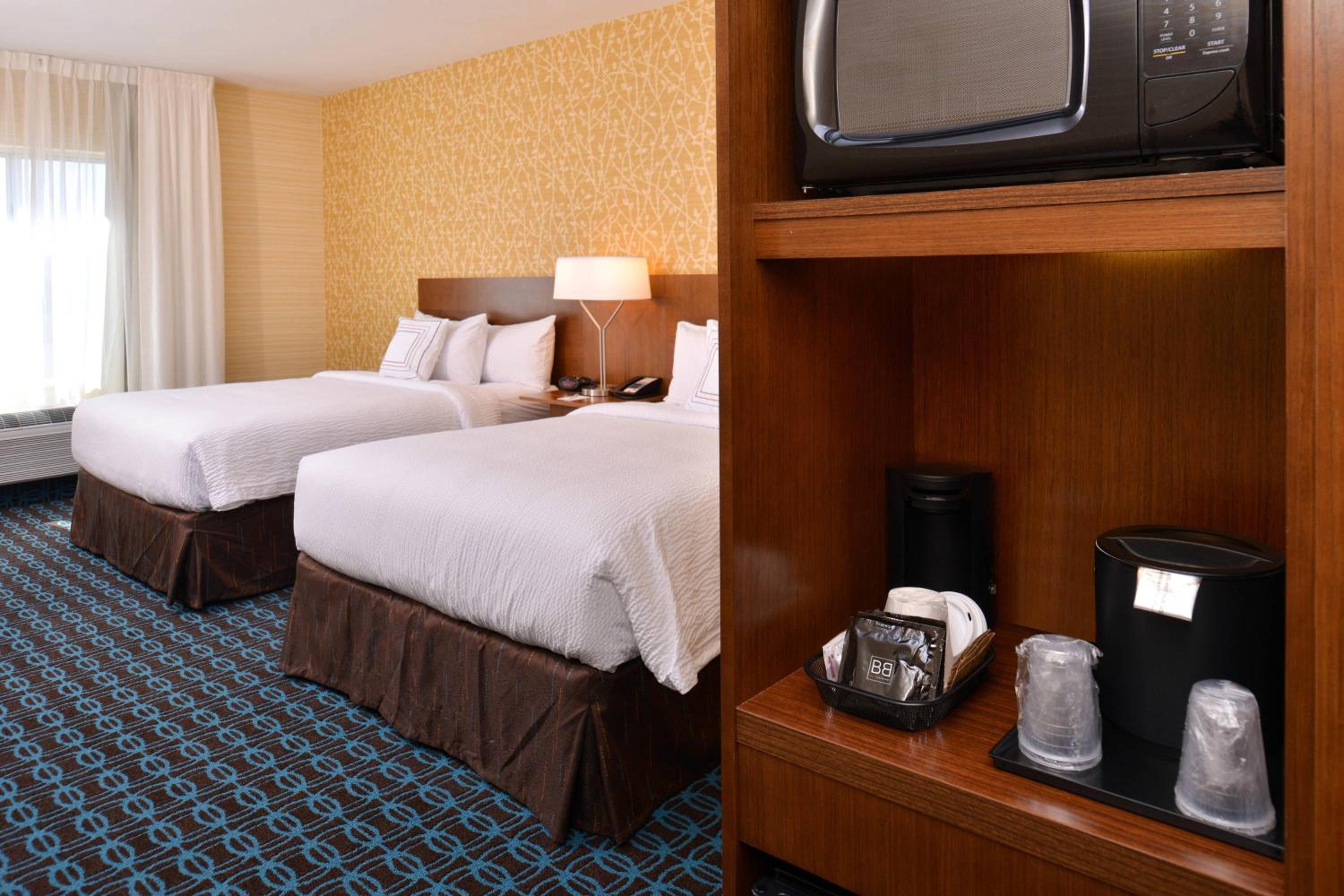 Queen Room with Two Queen Beds and Adapted Tub - Mobility and Hearing Accessible photo 2