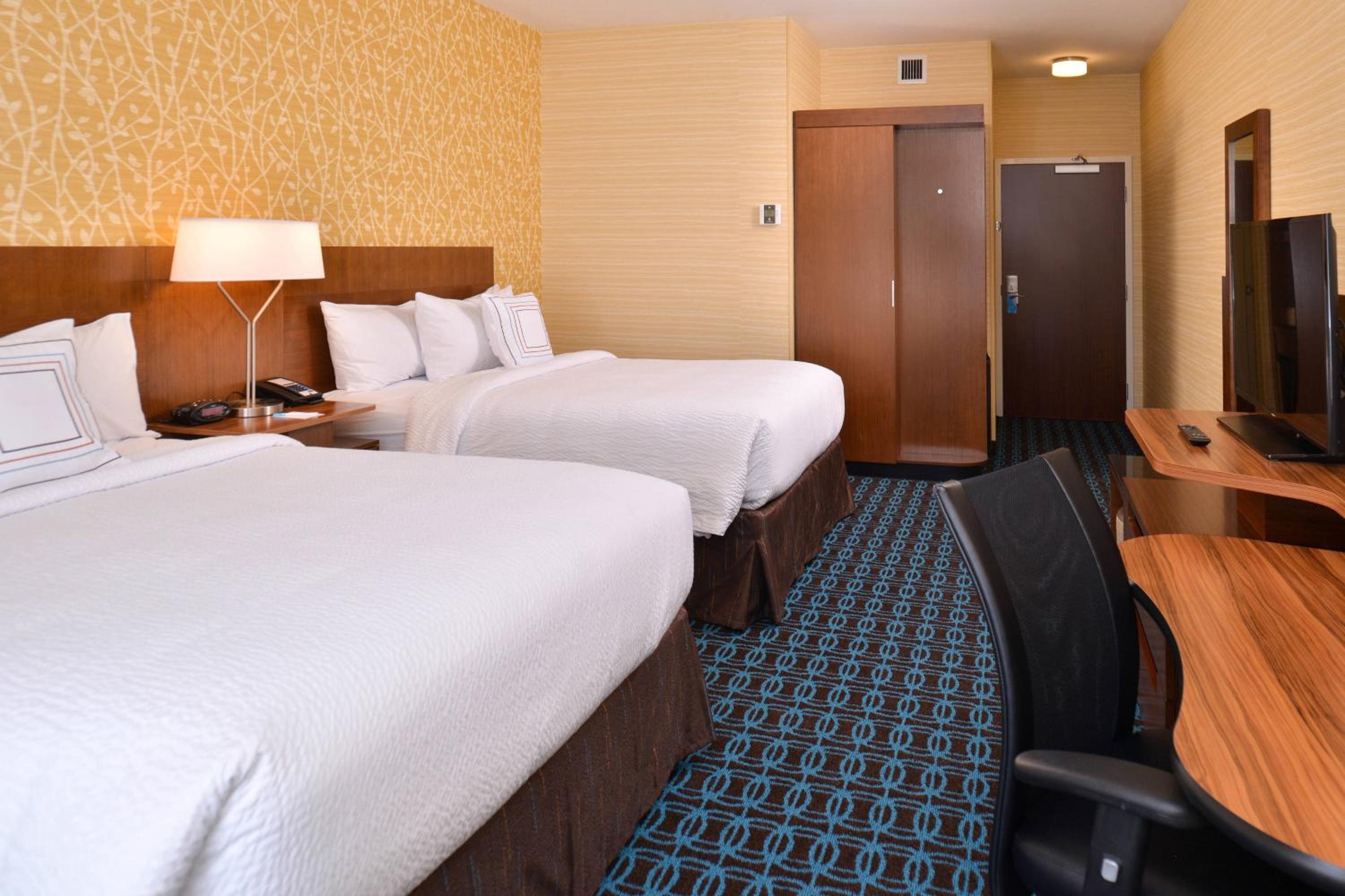 Queen Room with Two Queen Beds - Hearing Accessible