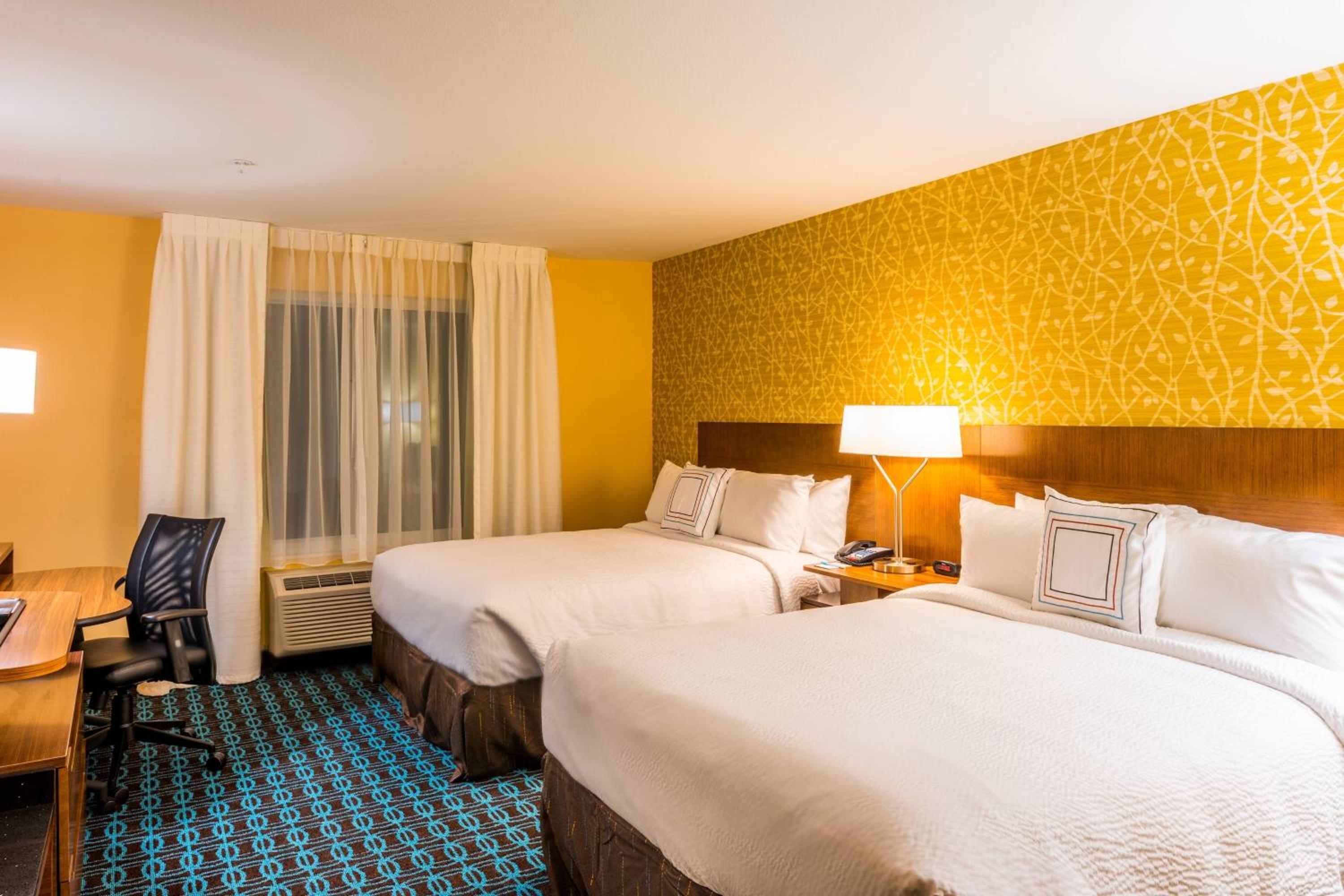 Queen Room with Two Queen Beds - Hearing Accessible