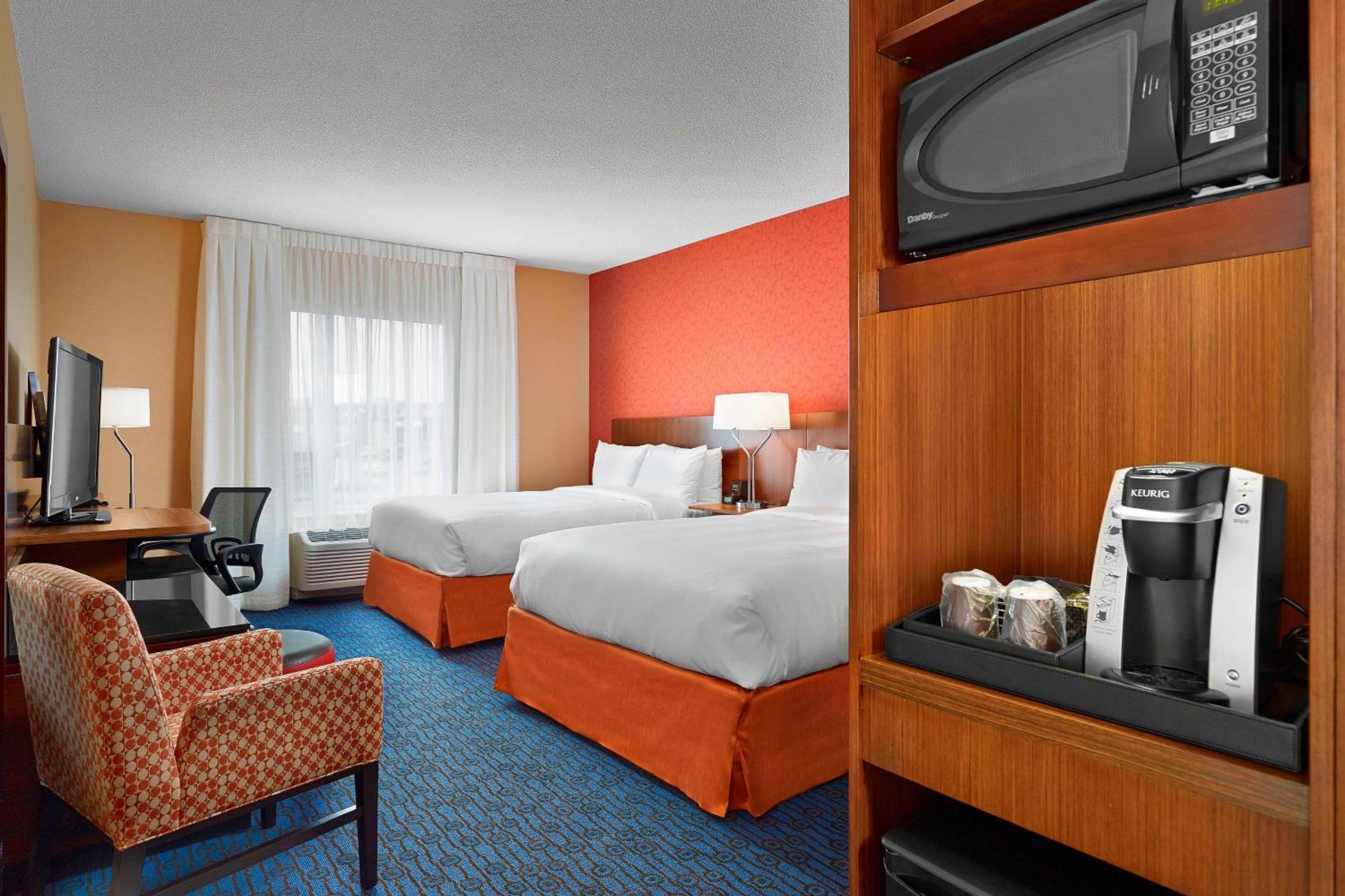 Queen Room with Two Queen Beds and Bathtub - Mobility Access
