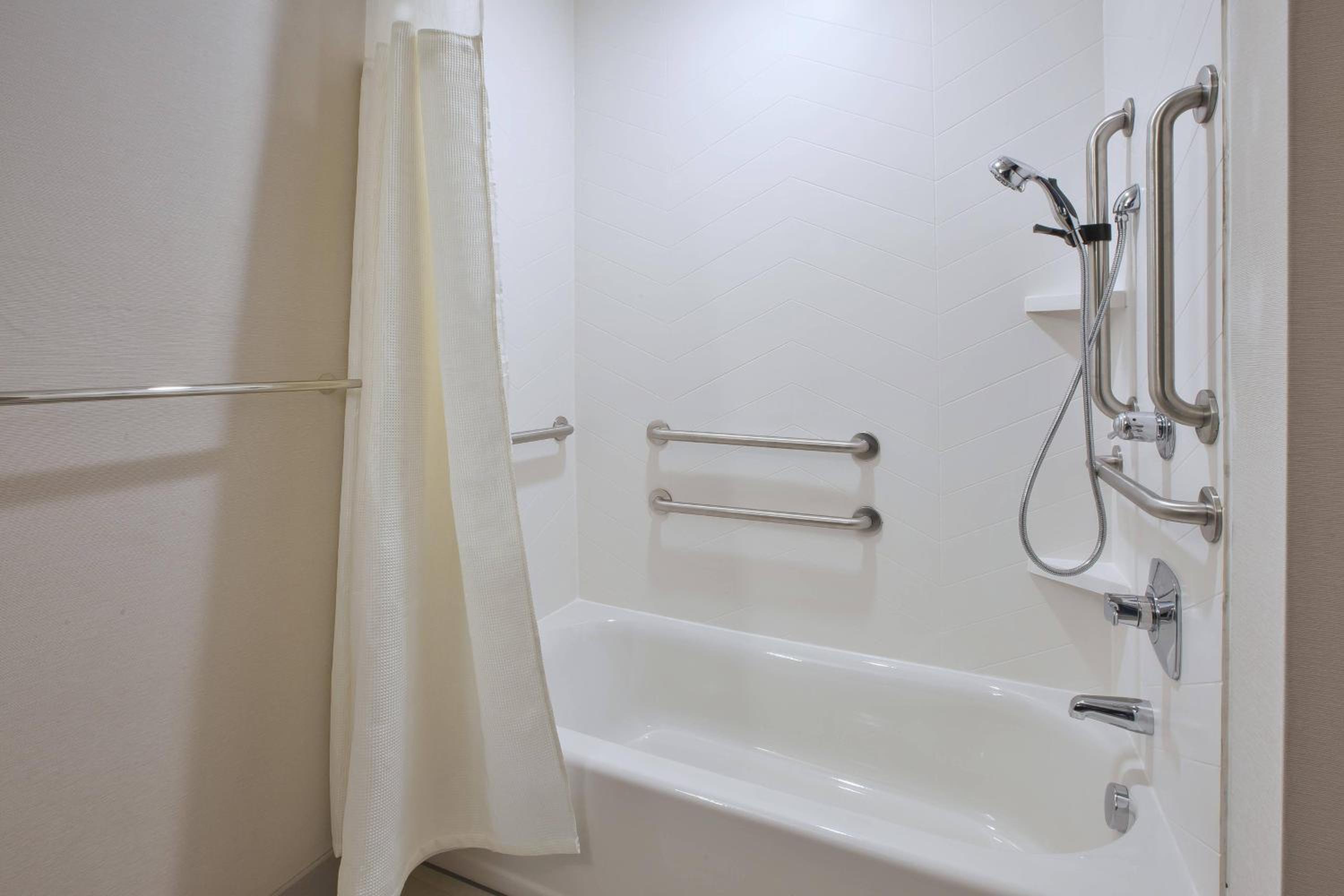 King Room - Hearing Accessible photo 1