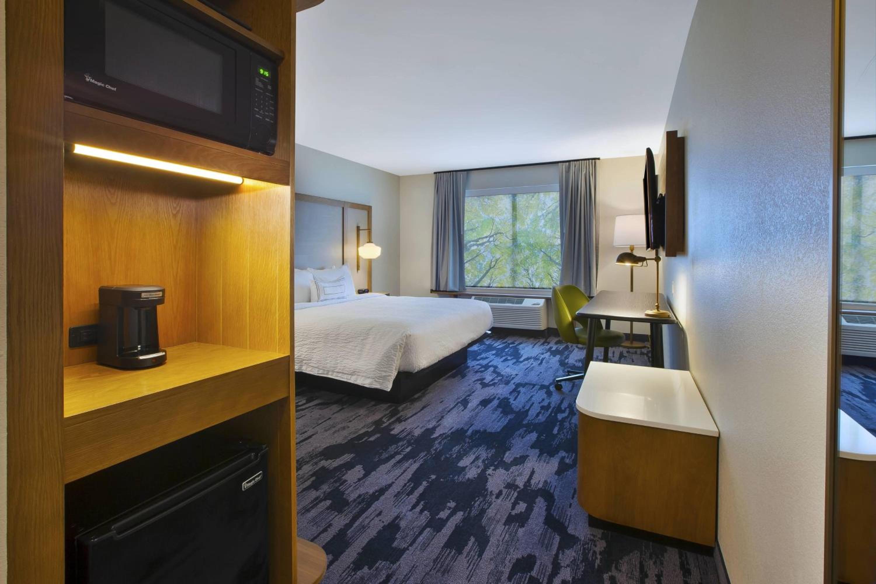King Room - Hearing Accessible photo 2