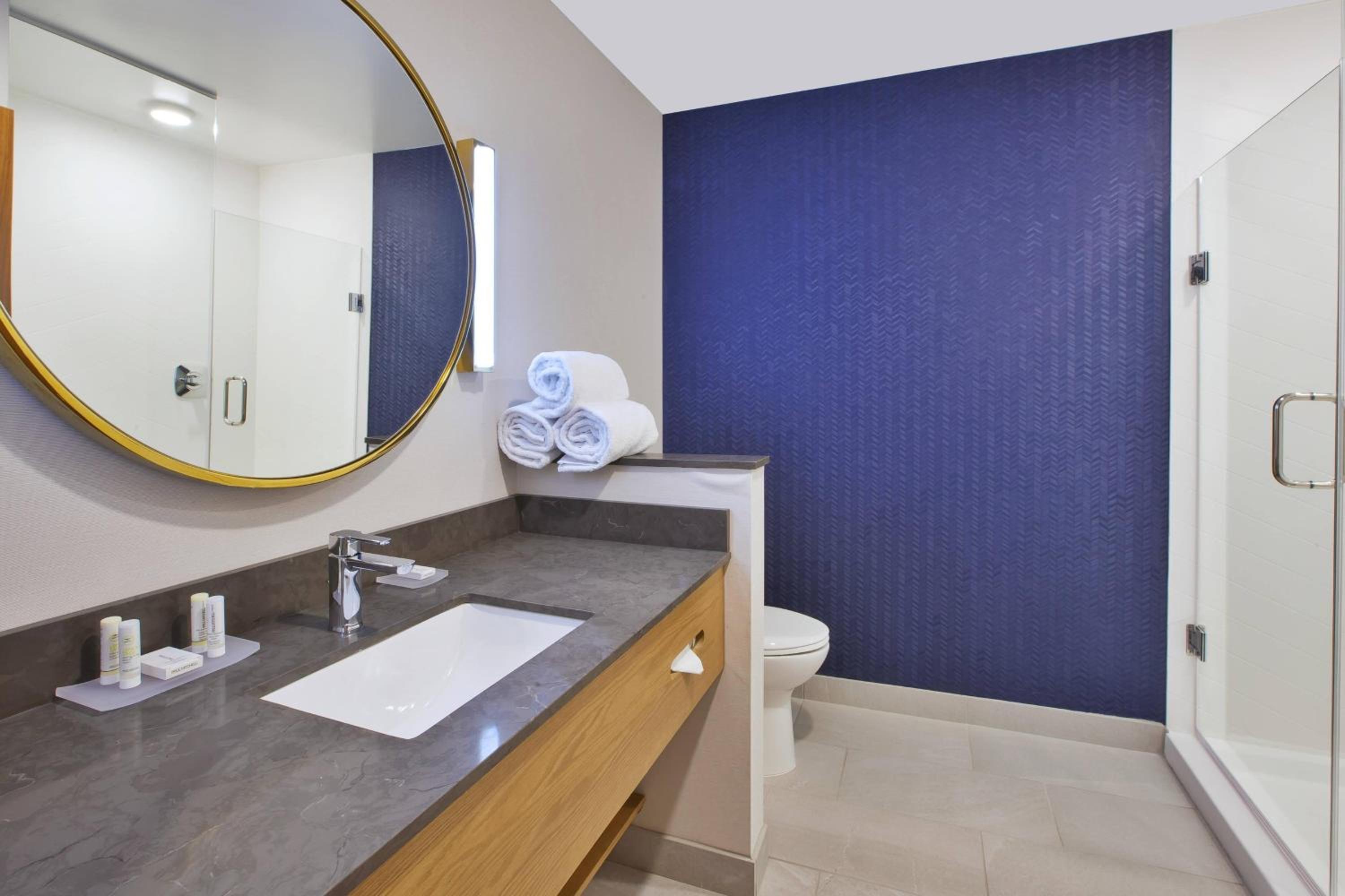 King Room - Hearing Accessible photo 3