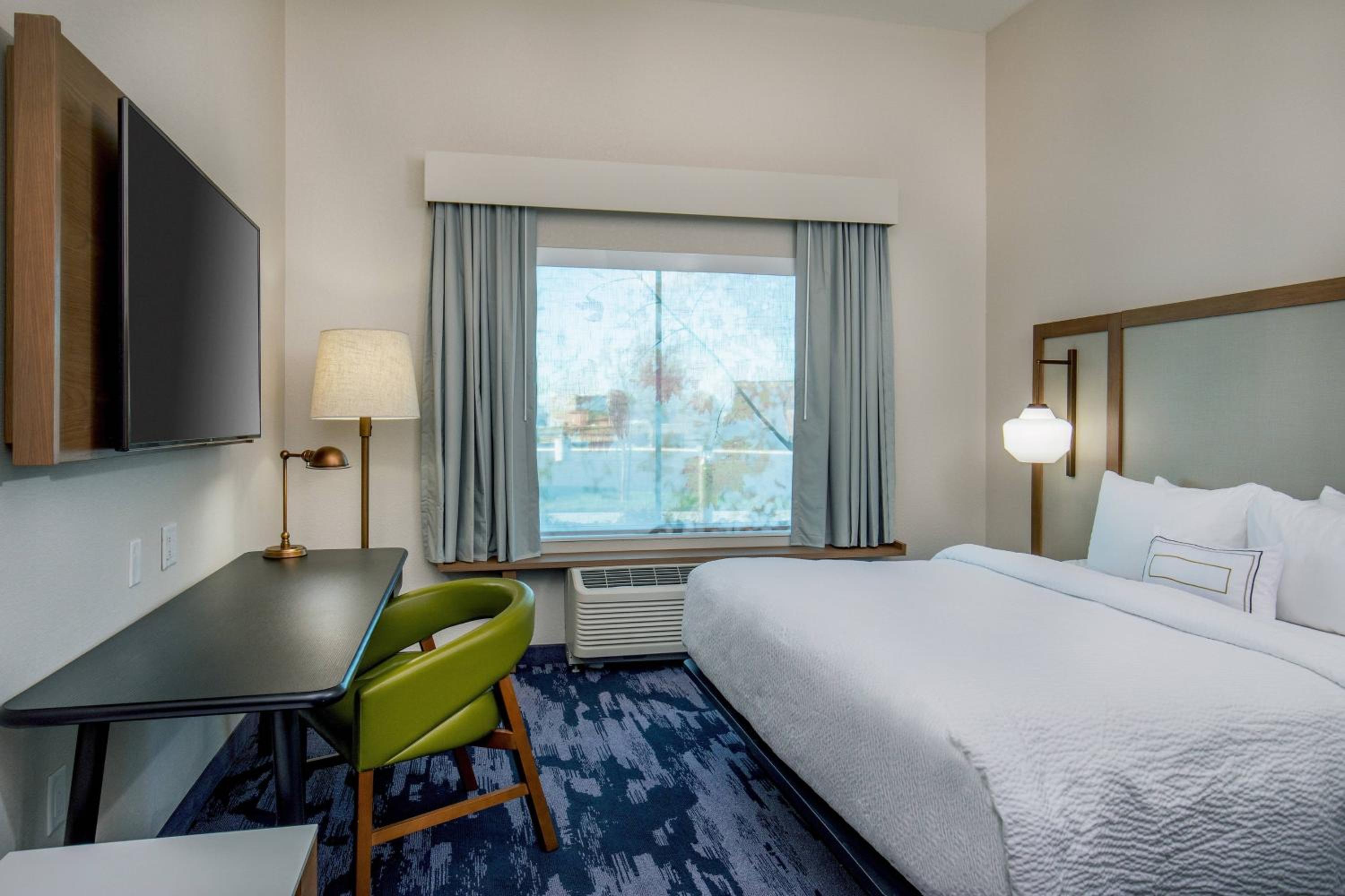 King Room - Hearing Accessible photo 1