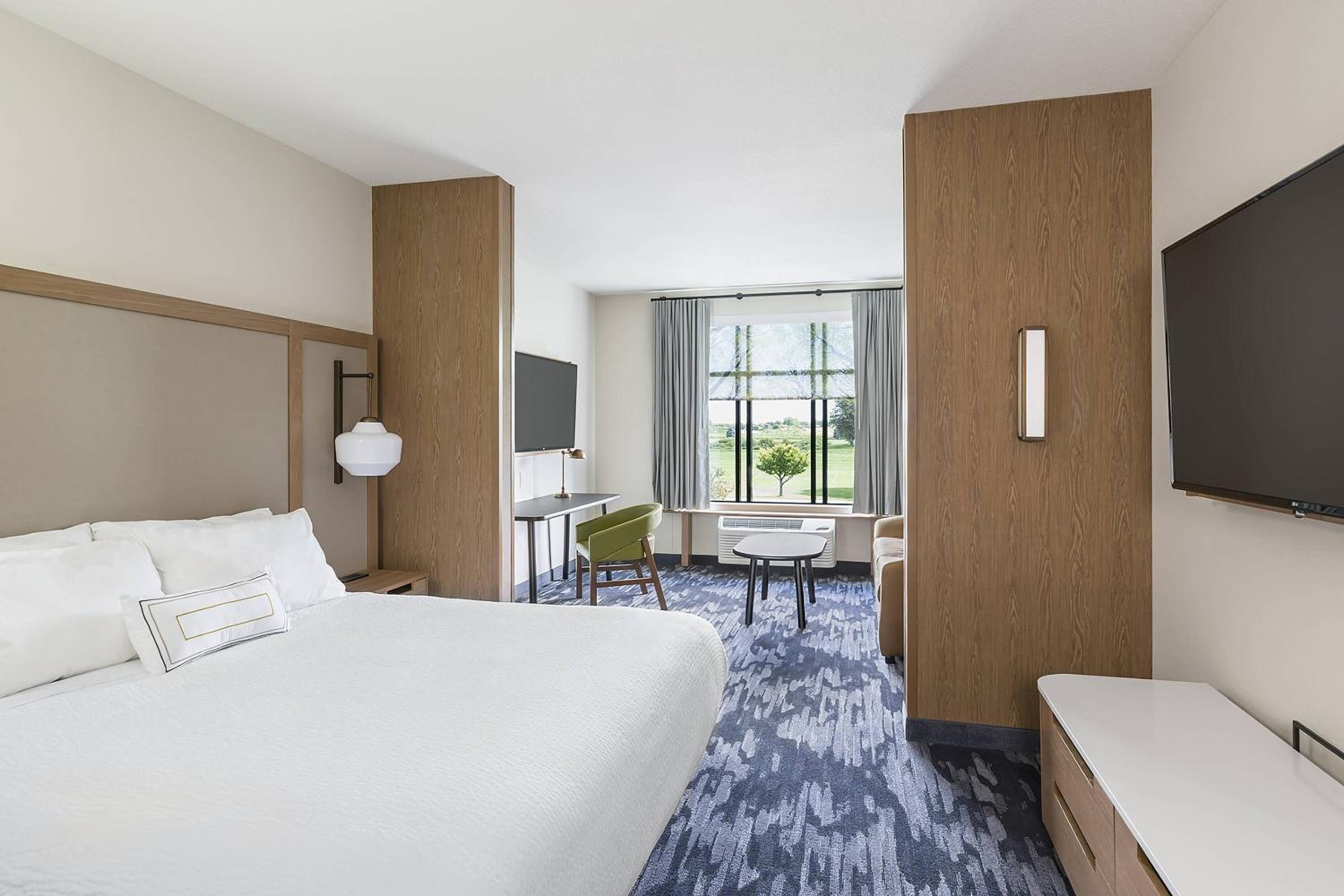 King Suite with Living Room and Sofa Bed - Photo 3