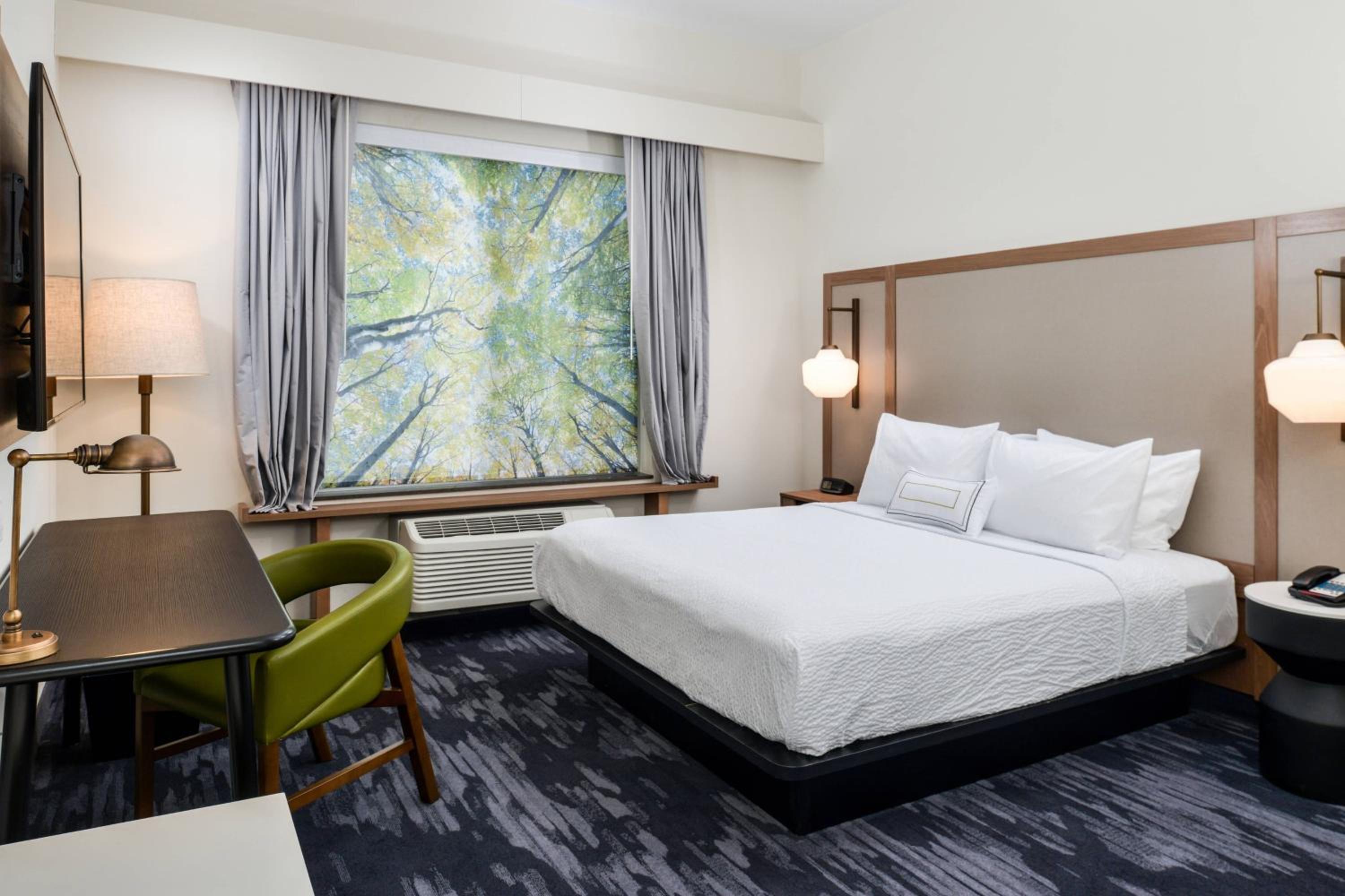 King Room with Roll-in Shower - Mobility Accessible photo 1
