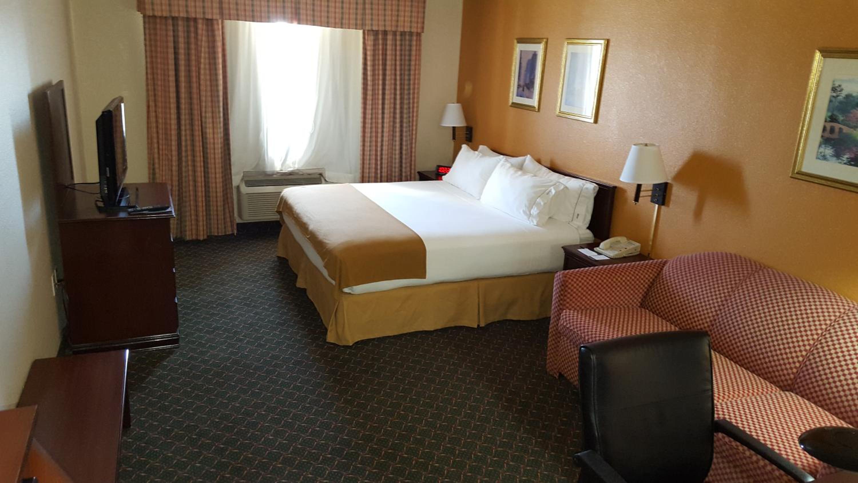 King Room - Non-Smoking - Photo 3