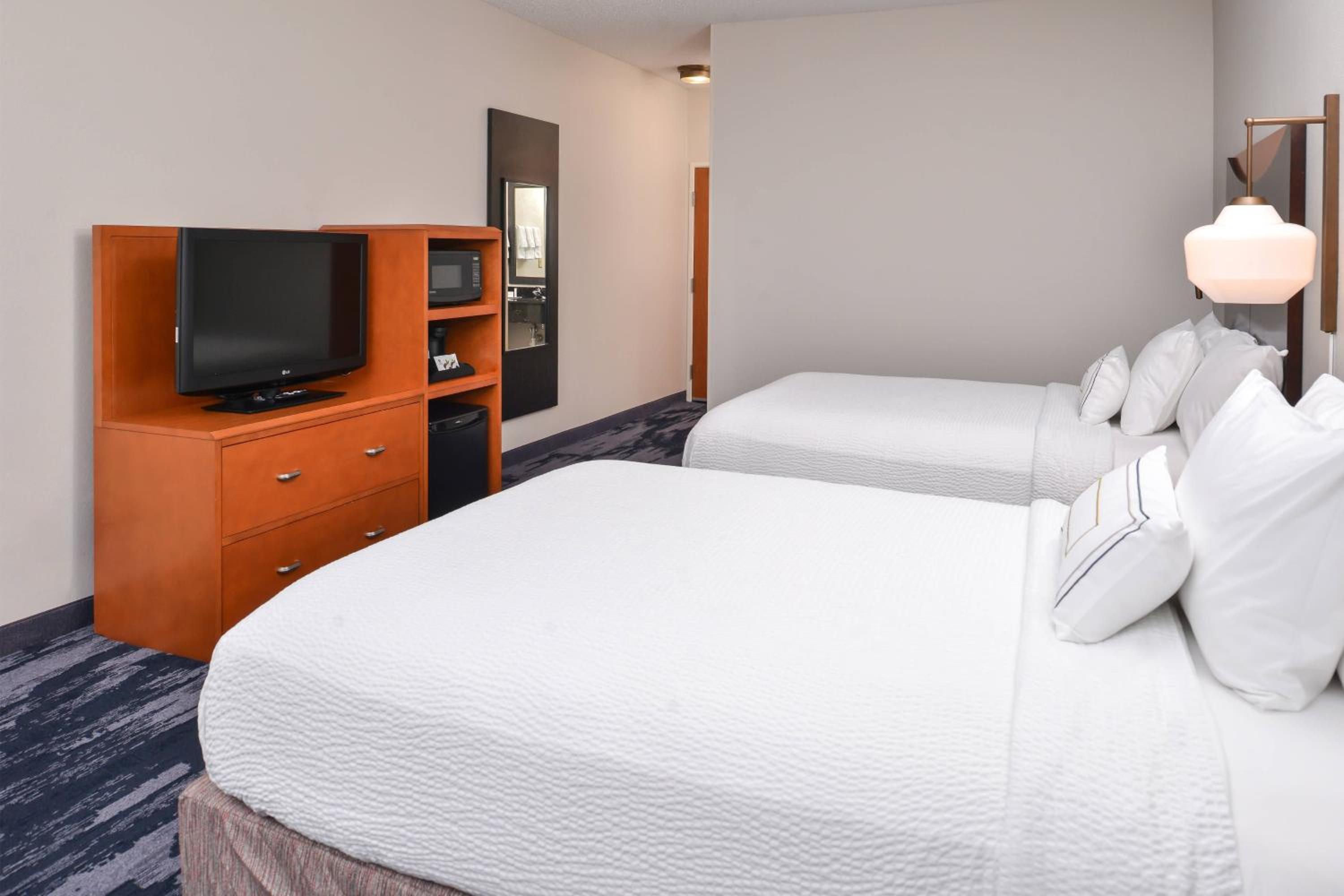 Larger Double Room with Two Double Beds - Photo 1