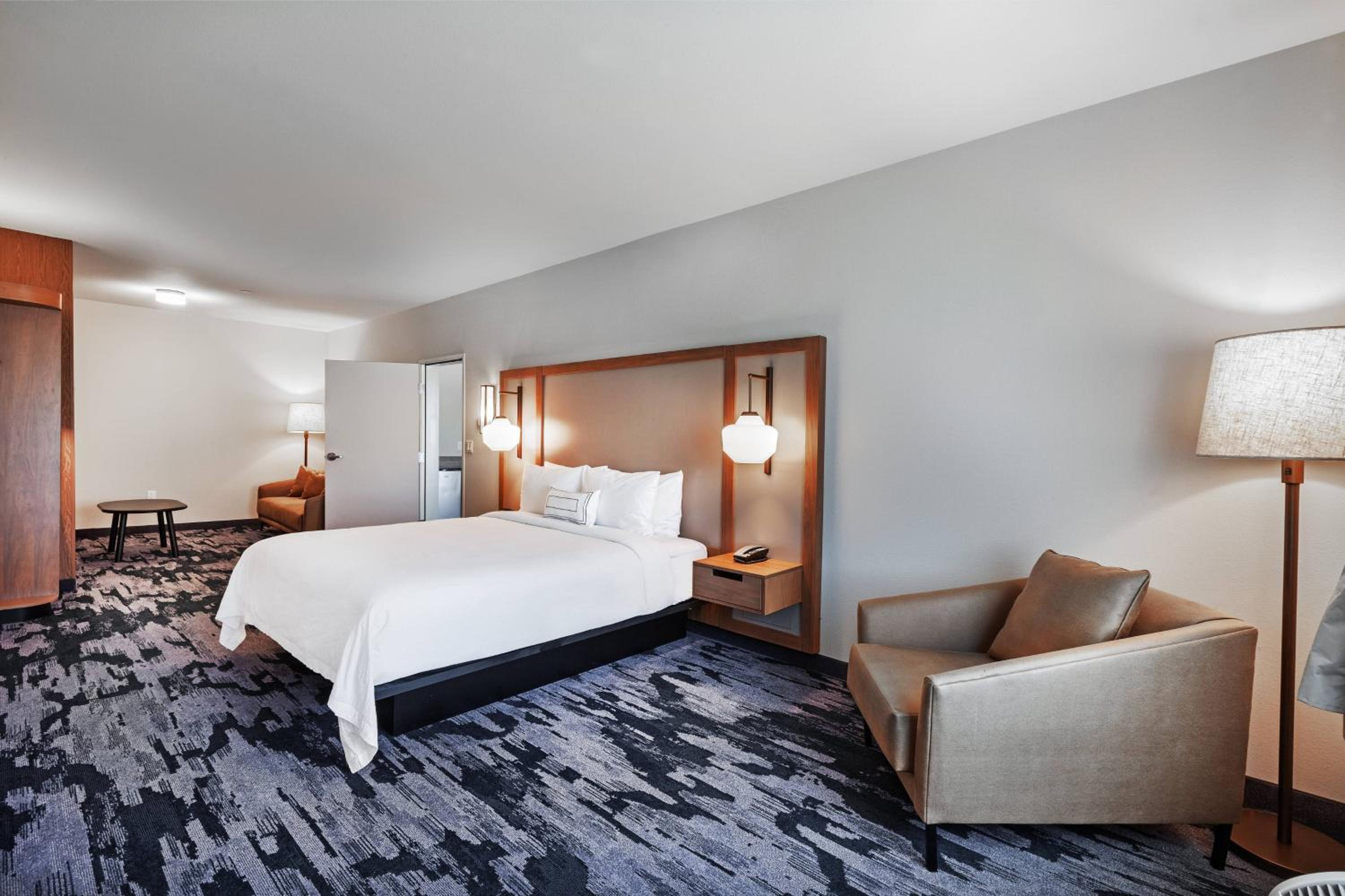One-Bedroom King Suite with Sofa Bed - Photo 4